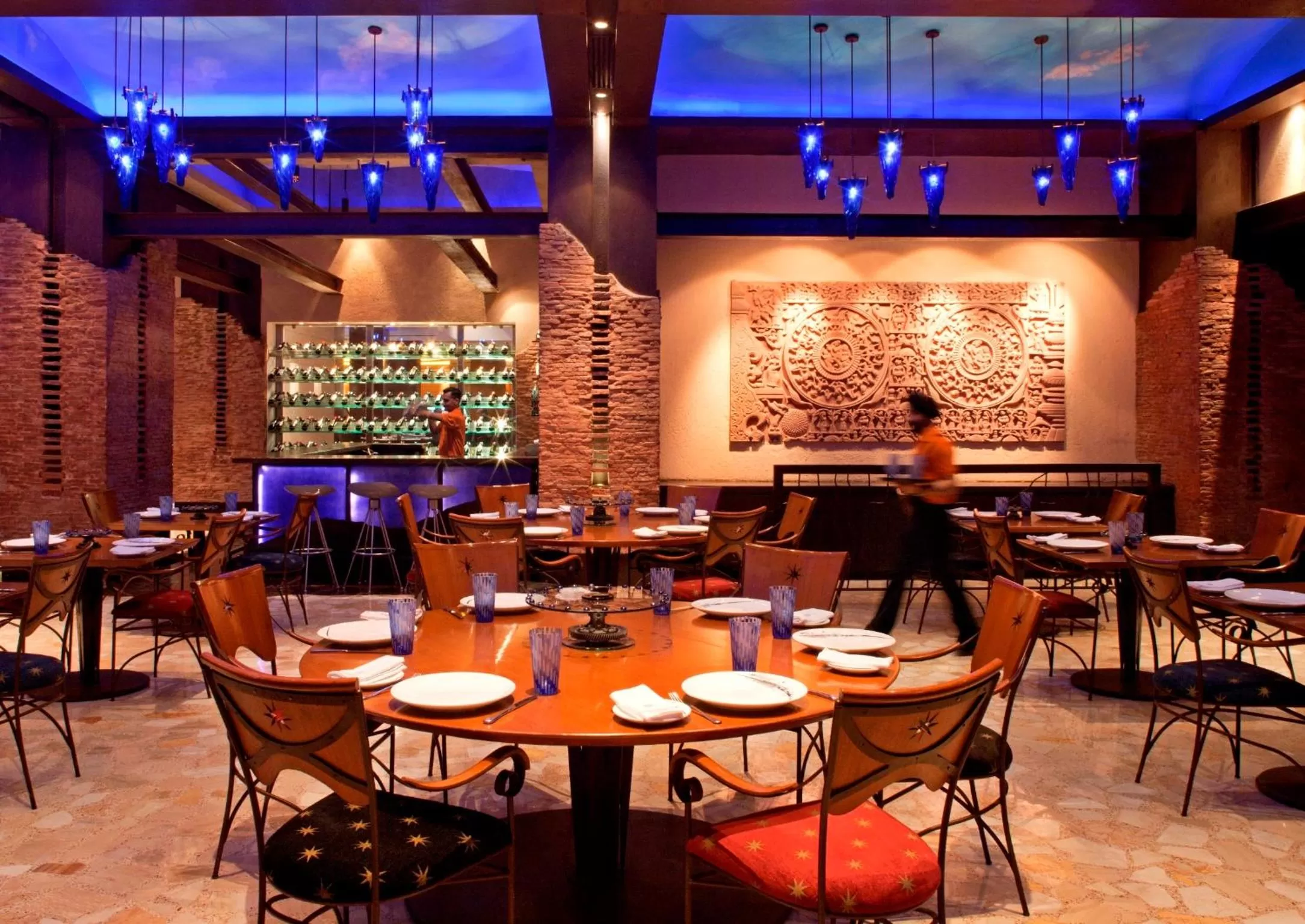 Restaurant/places to eat in Radisson Blu Plaza Delhi Airport