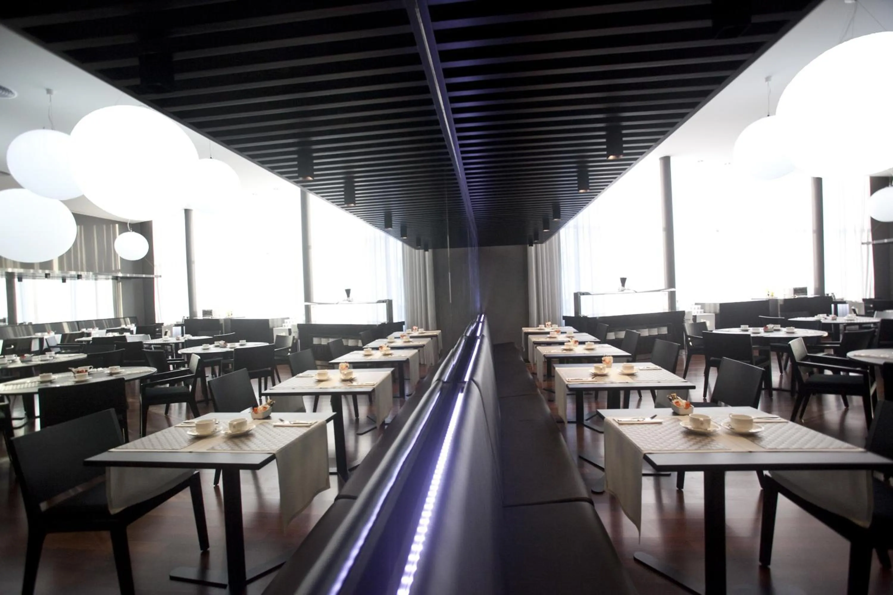 Restaurant/places to eat in Hotel Carris Marineda