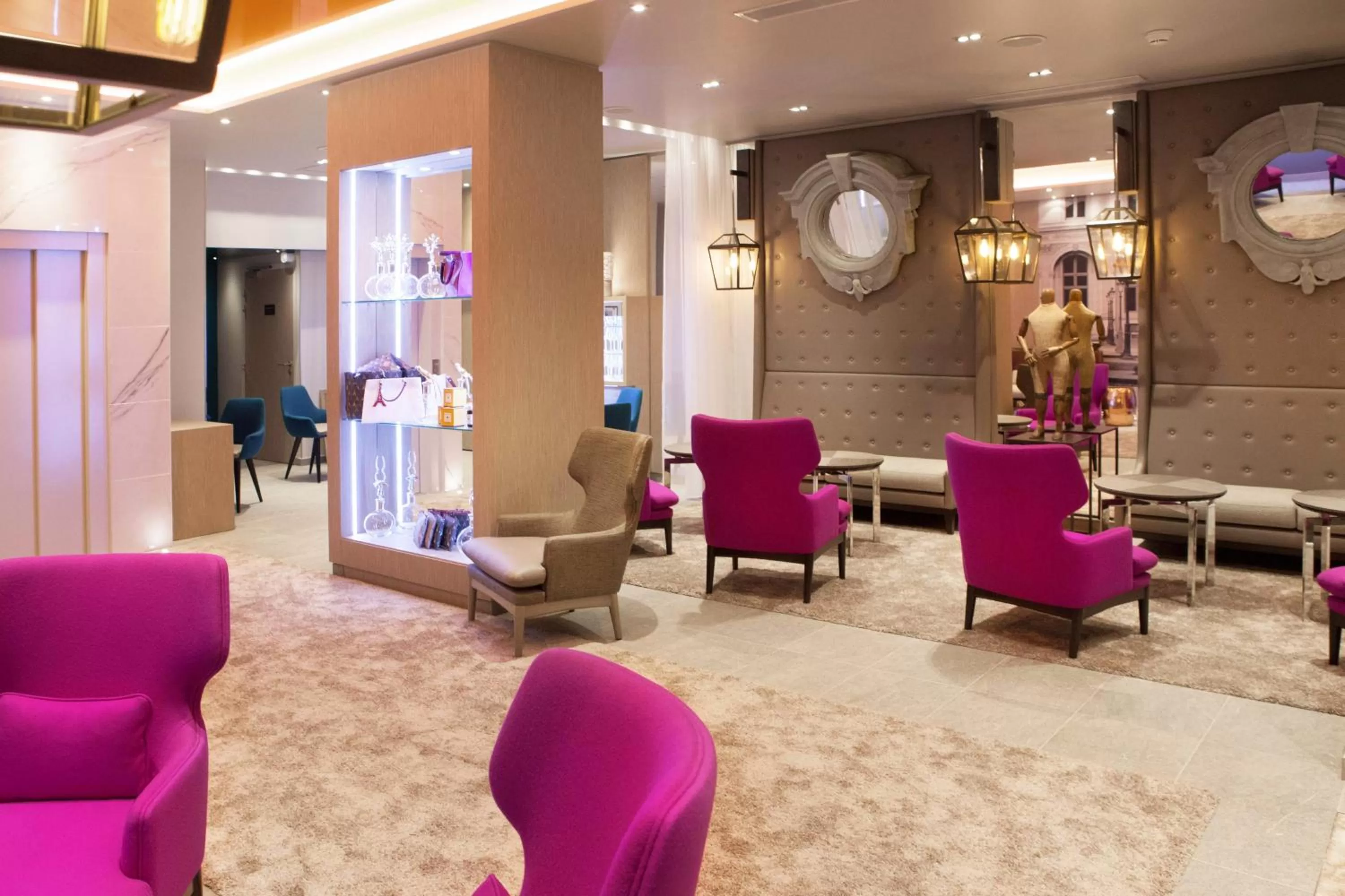 Lobby or reception in Hotel La Lanterne & Spa By Timhotel