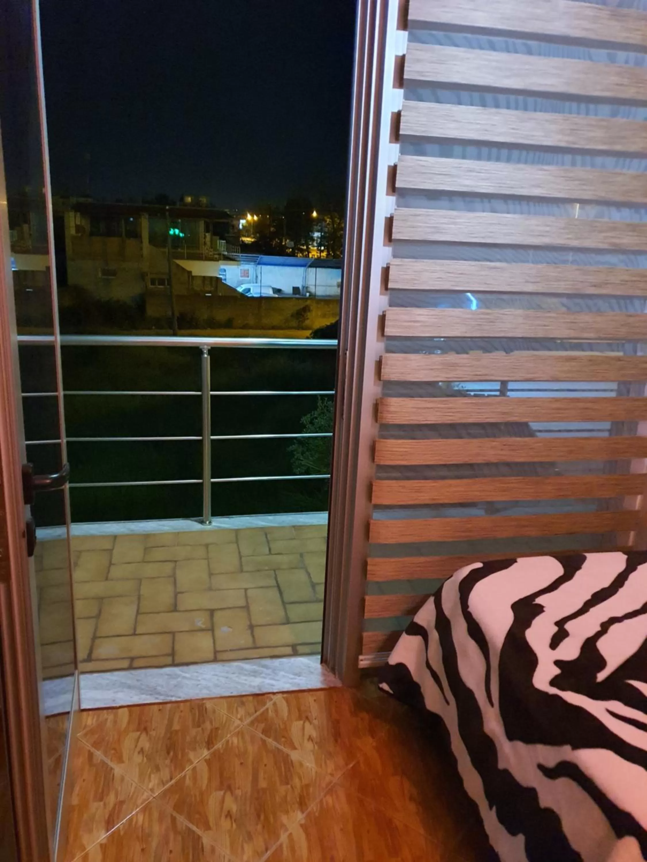 Bed in Kompleksi GJONI