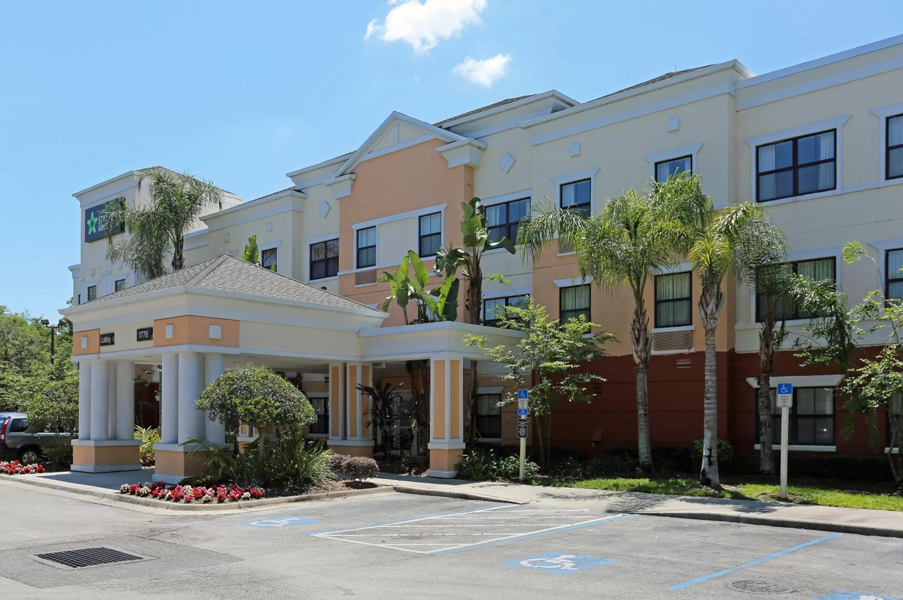Property building in Extended Stay America Suites - Orlando - Maitland - 1776 Pembrook Dr