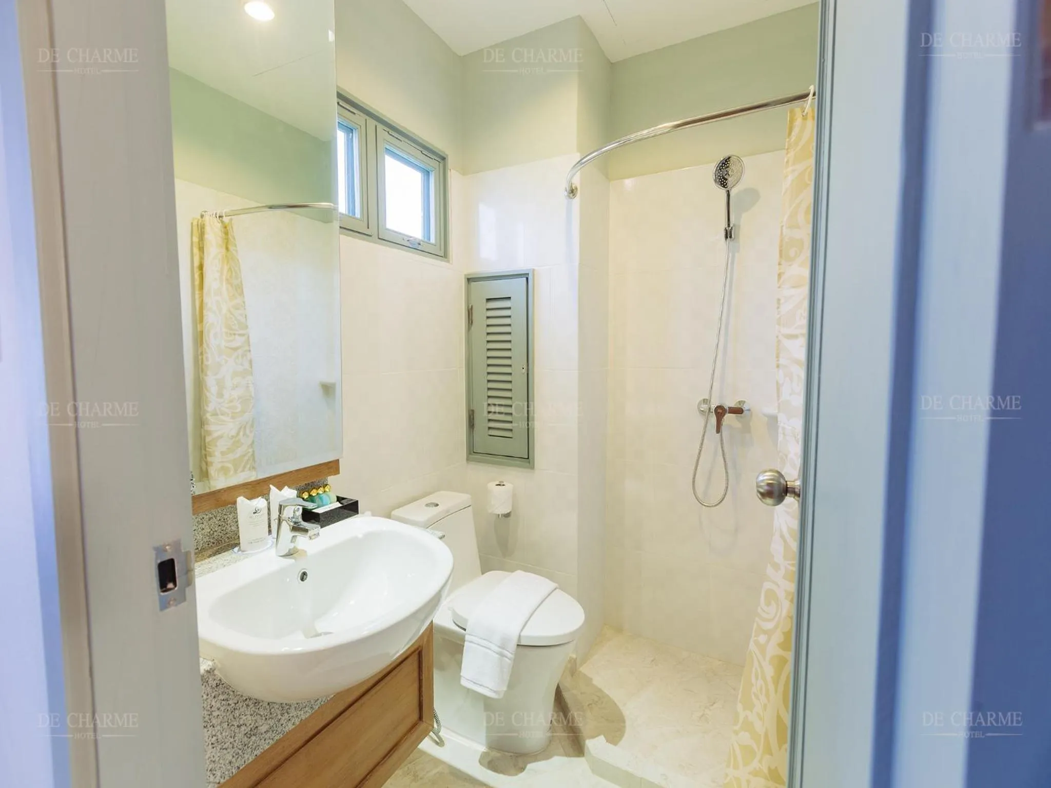 Bathroom in Decharme Hotel