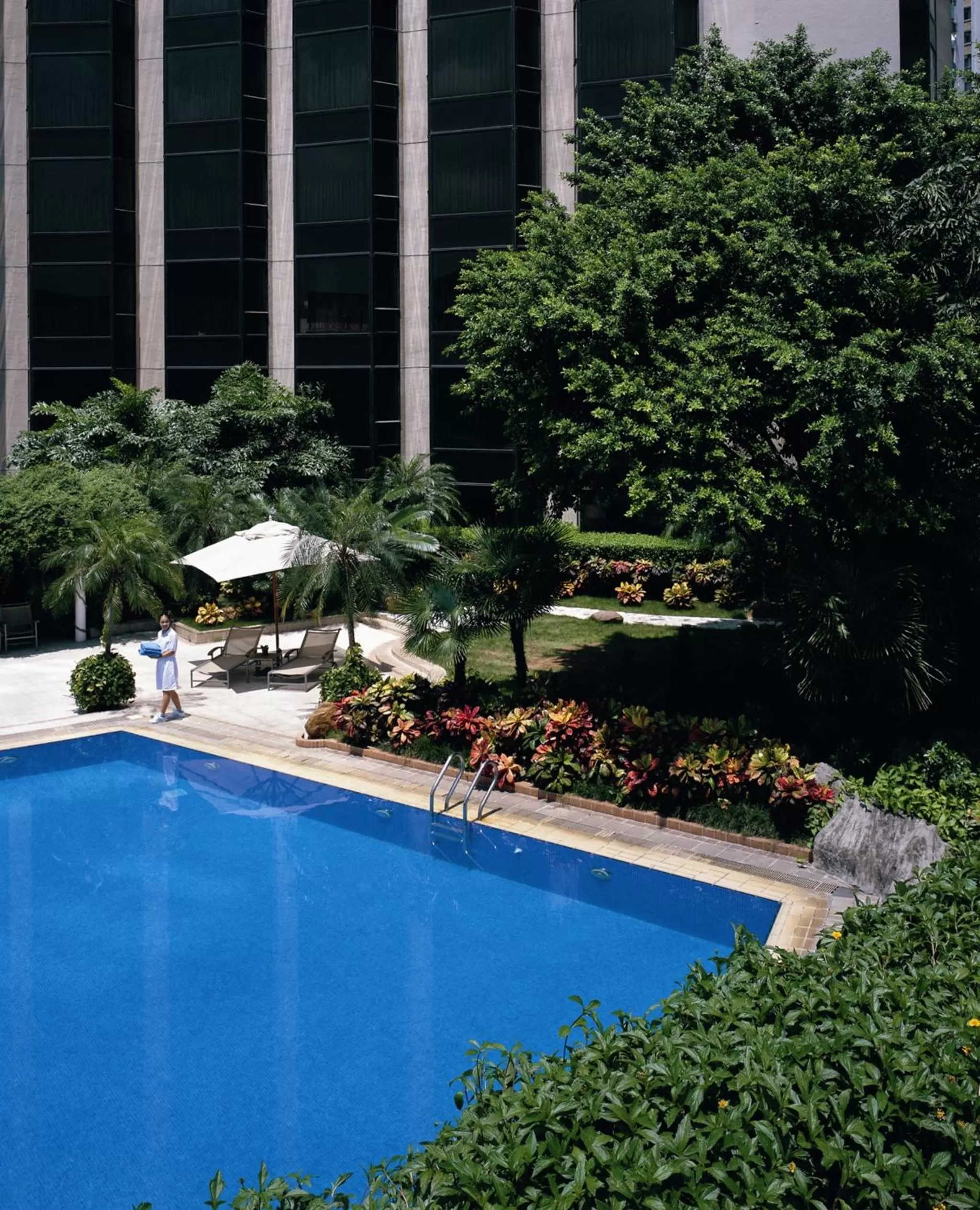 Swimming pool in Shangri-La Shenzhen - Nearby Luohu Border, Outdoor Swimming Pool