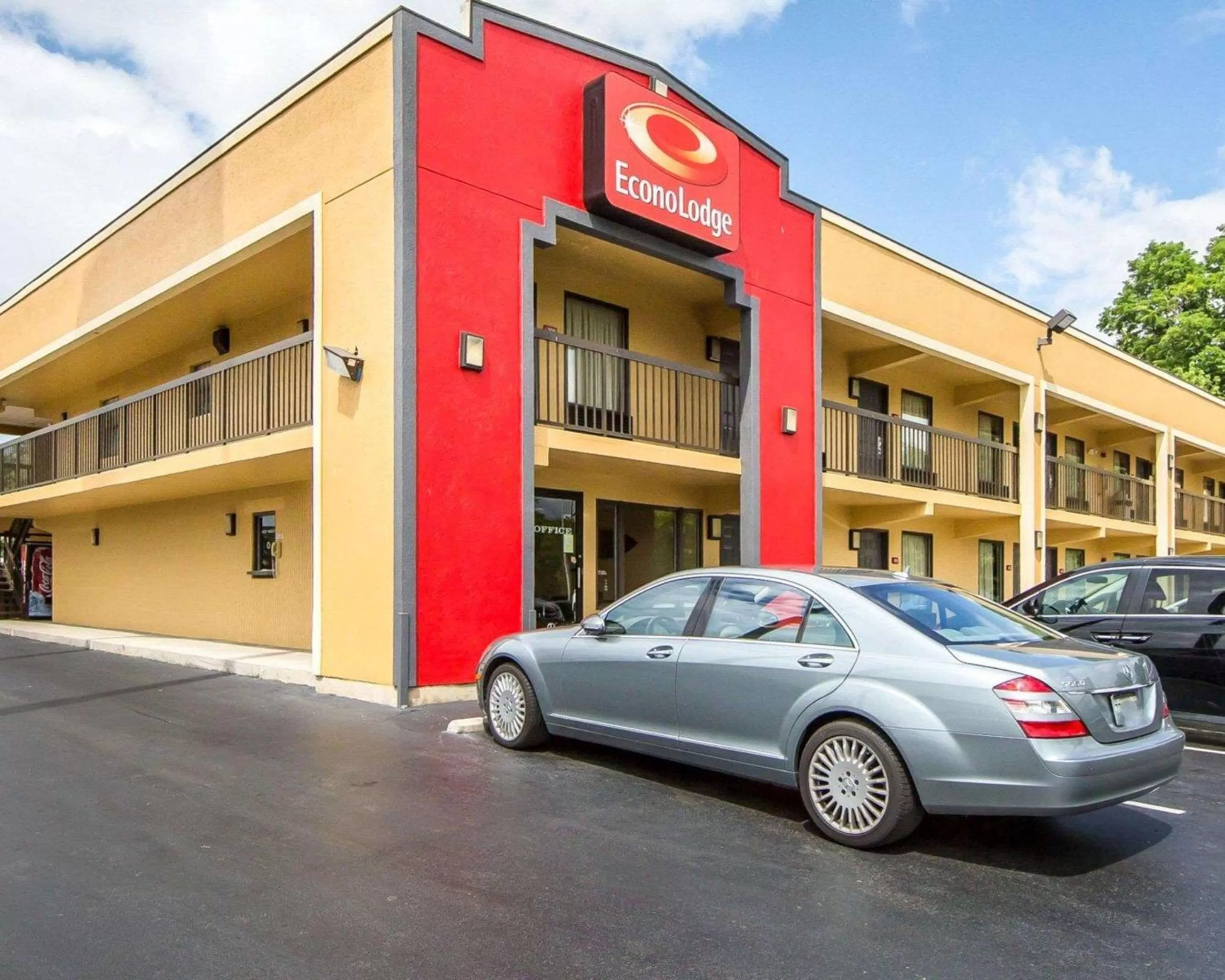 Property building in Econo Lodge Knoxville North