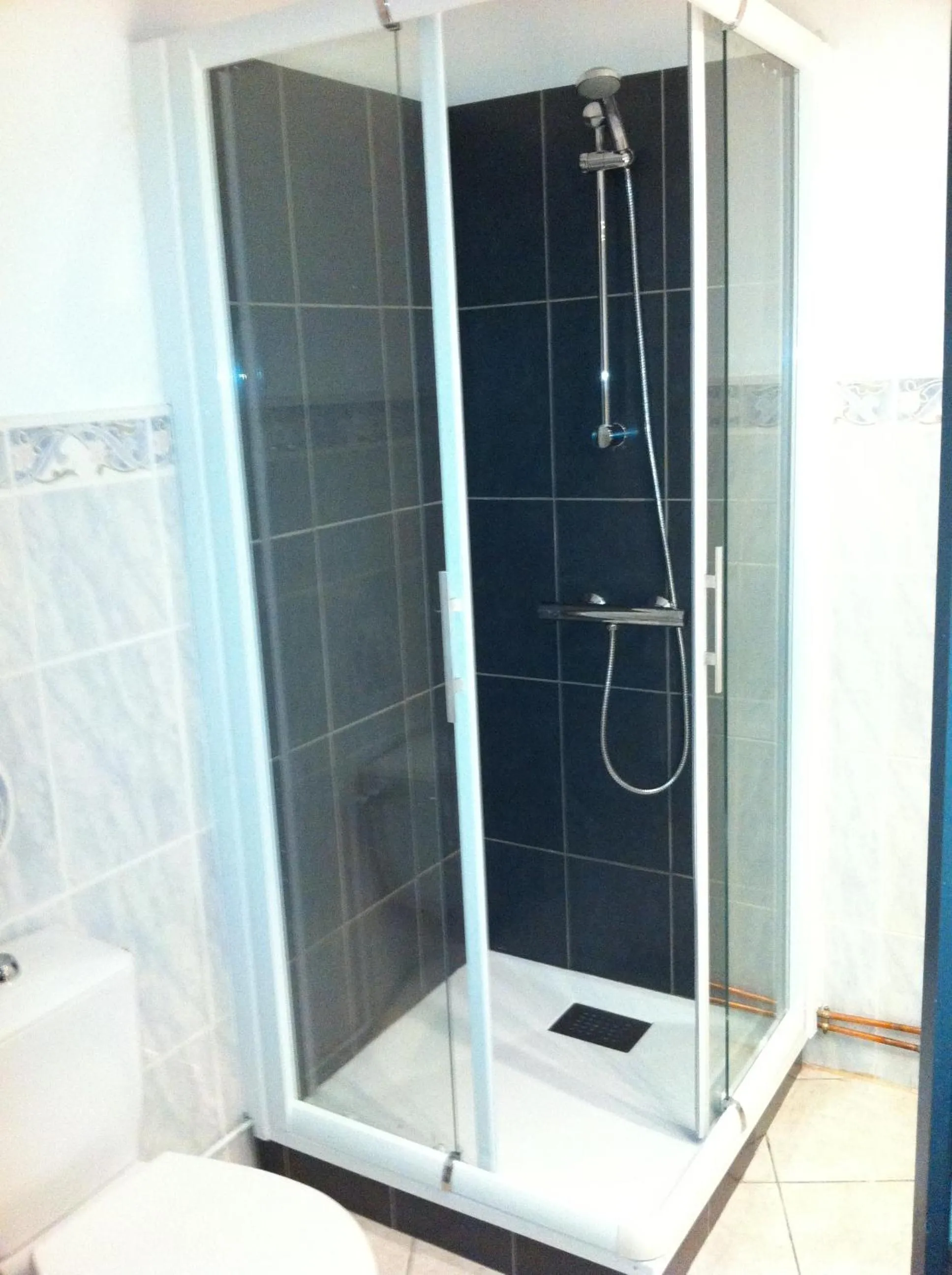 Bathroom in Hôtel Les Frangins