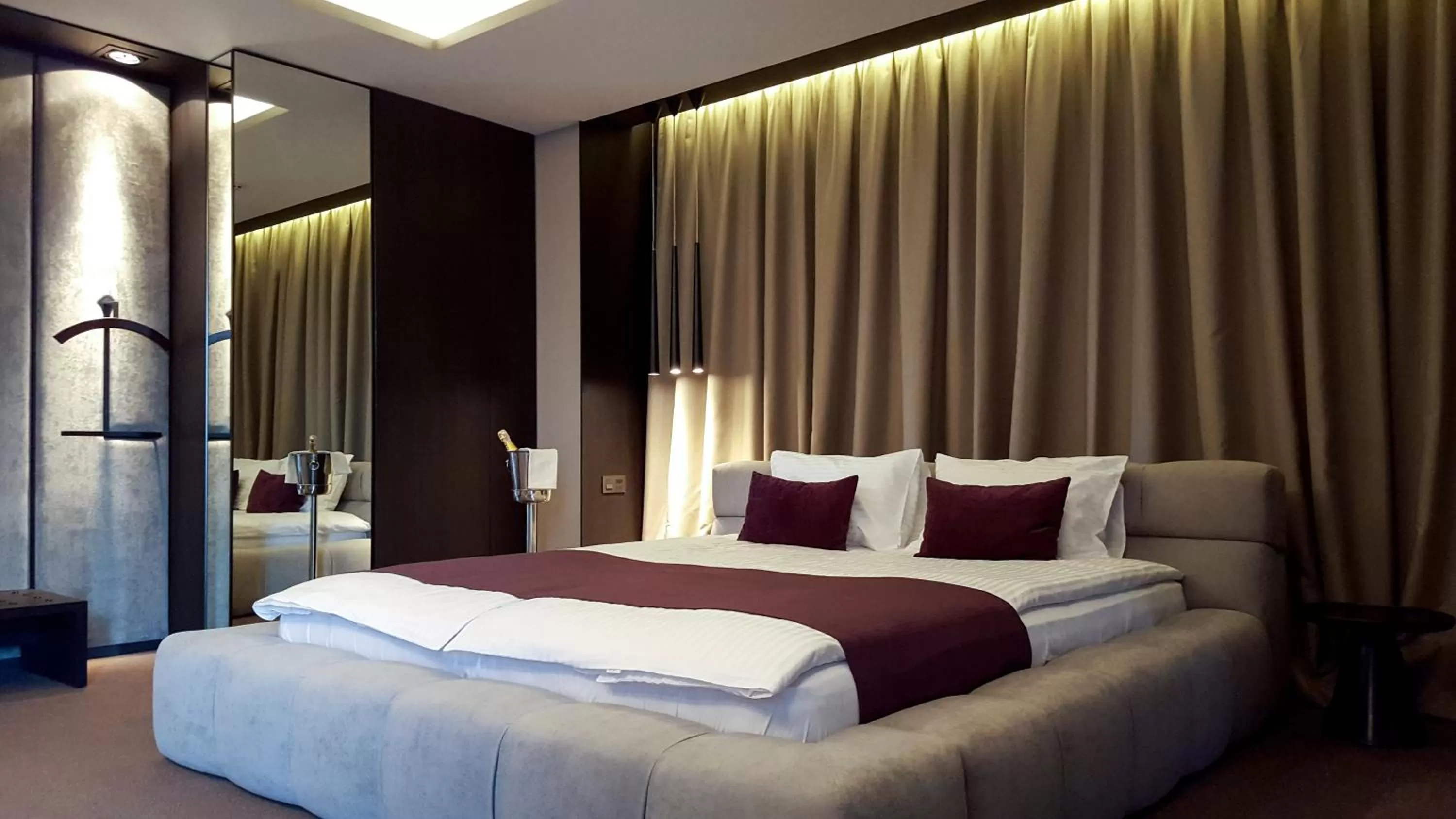 Bed in RiverSide- Hotel and MICE