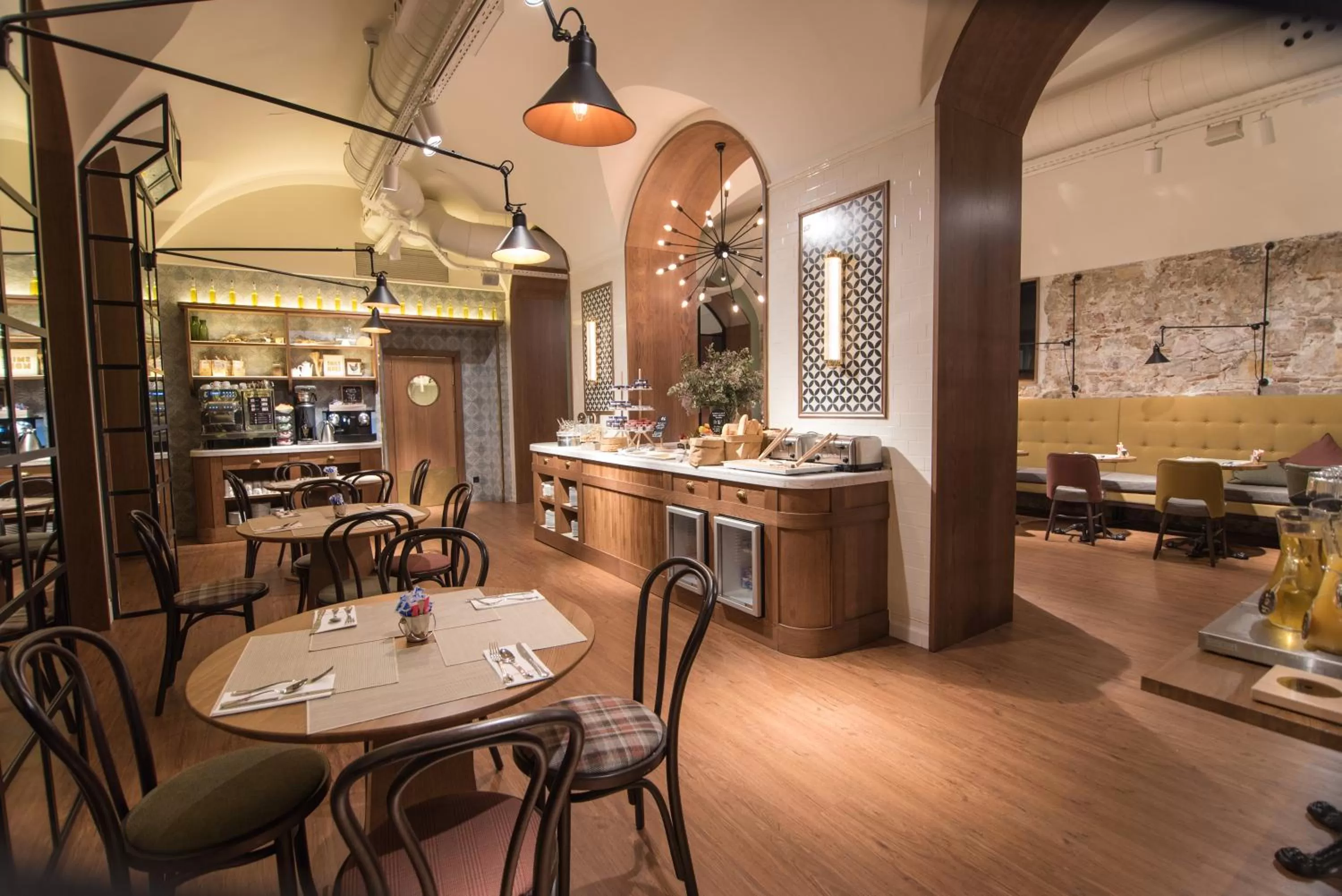 Restaurant/places to eat in Petit Palace Boqueria Garden