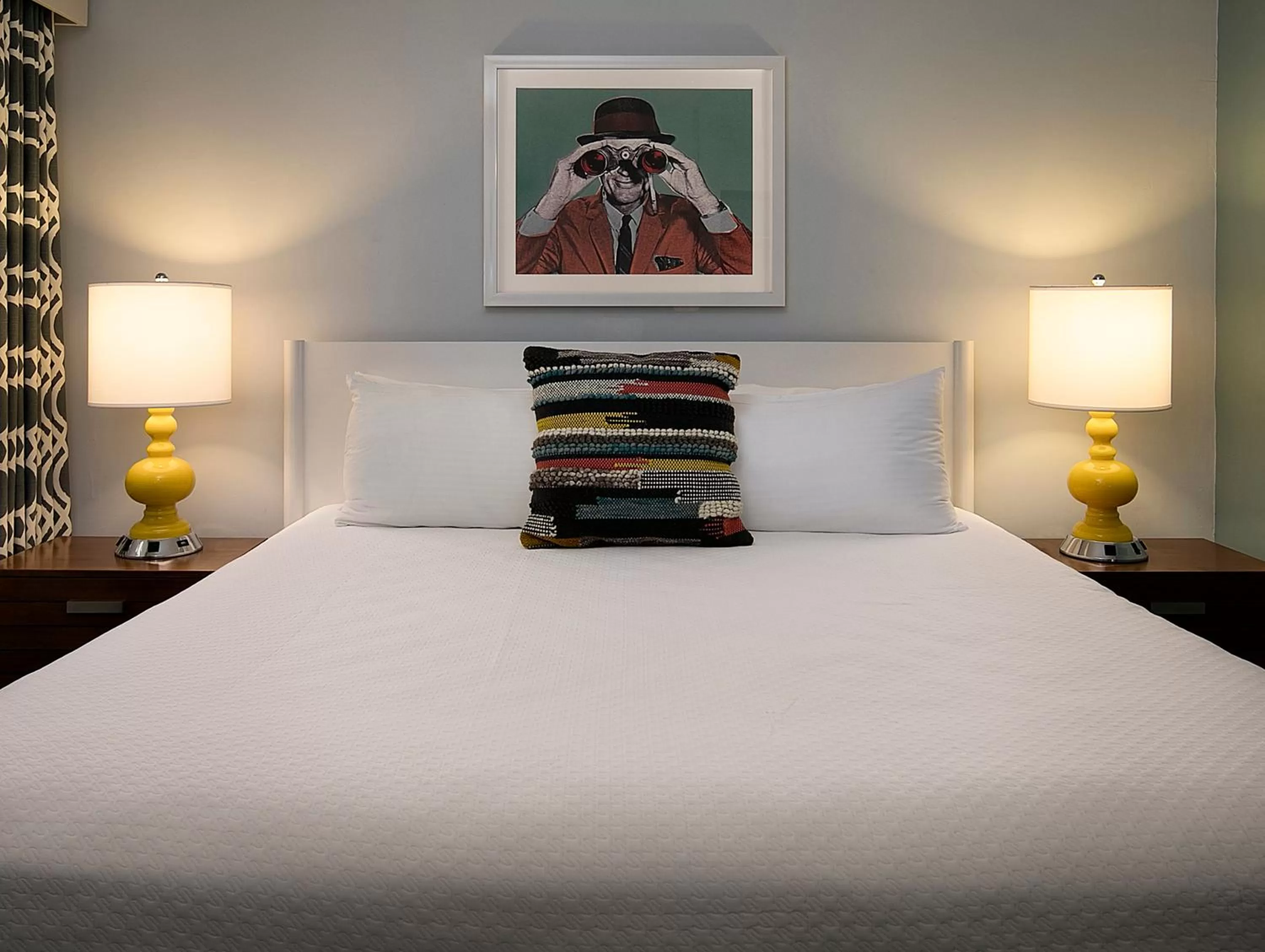 Economy Queen Room Non-View in La Jolla Cove Suites