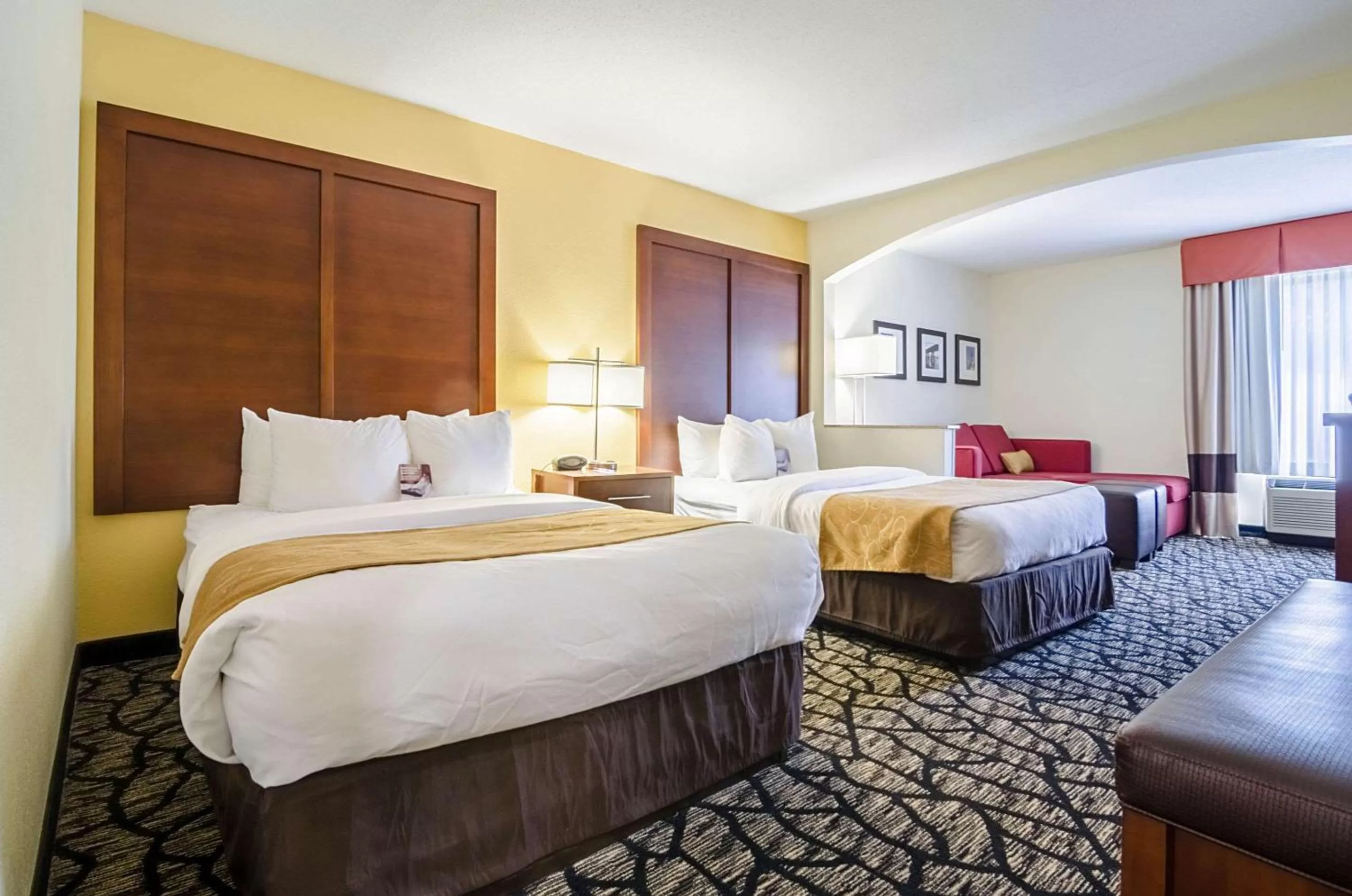 Photo of the whole room, Bed in Comfort Suites Innsbrook - Short Pump