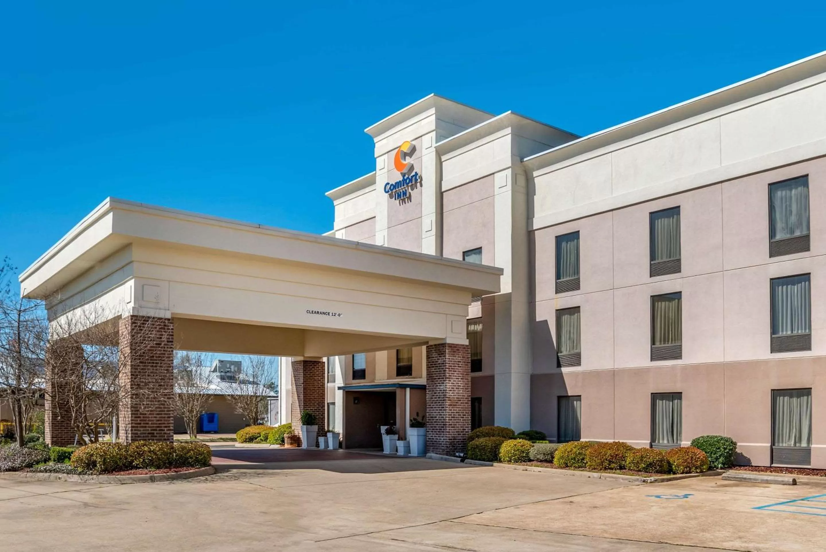 Property building in Comfort Inn Pearl-Jackson