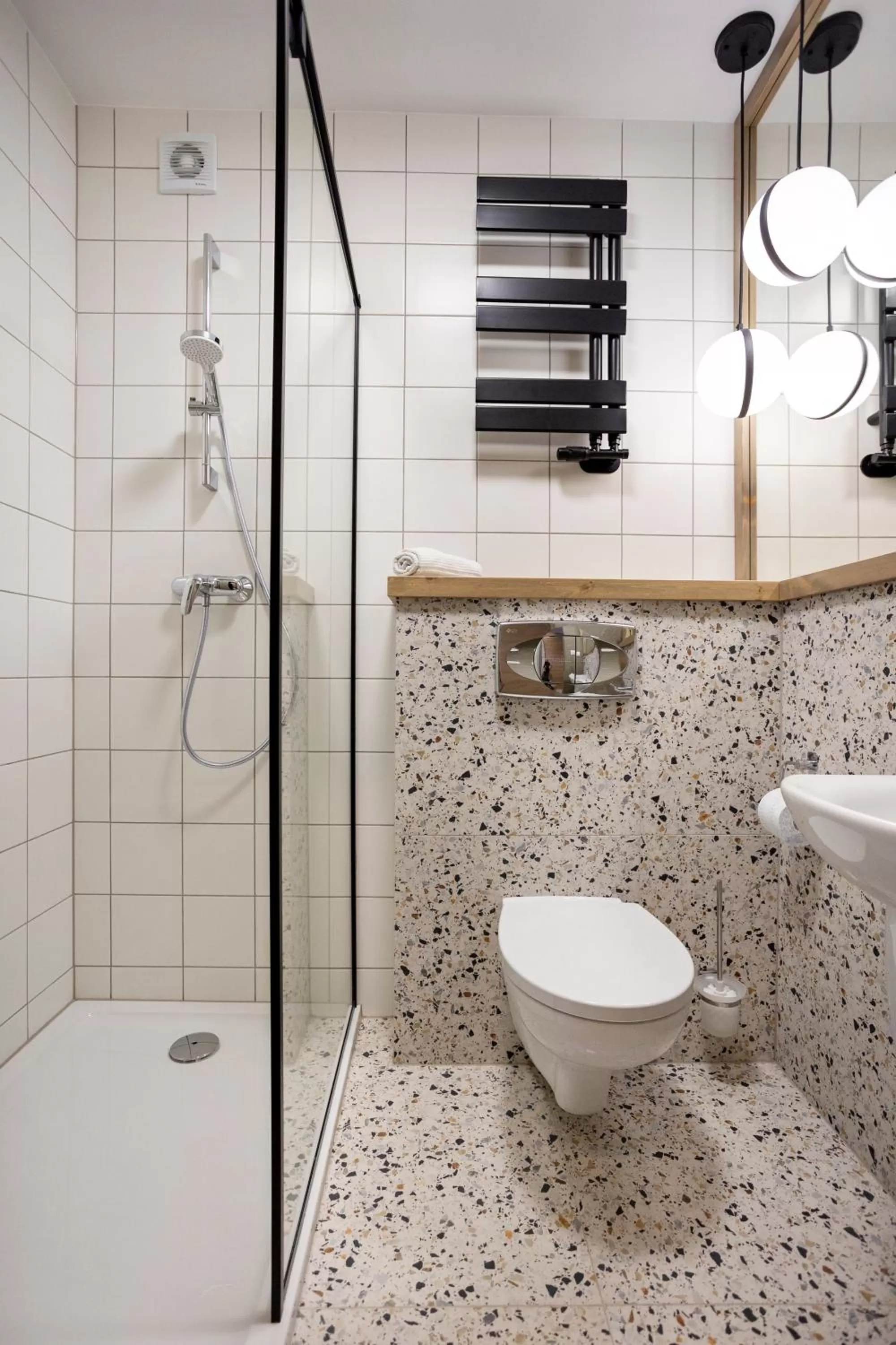 Shower in Szuflada Rooms