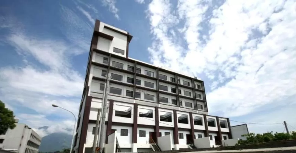 Fair Tale Motel - Sea