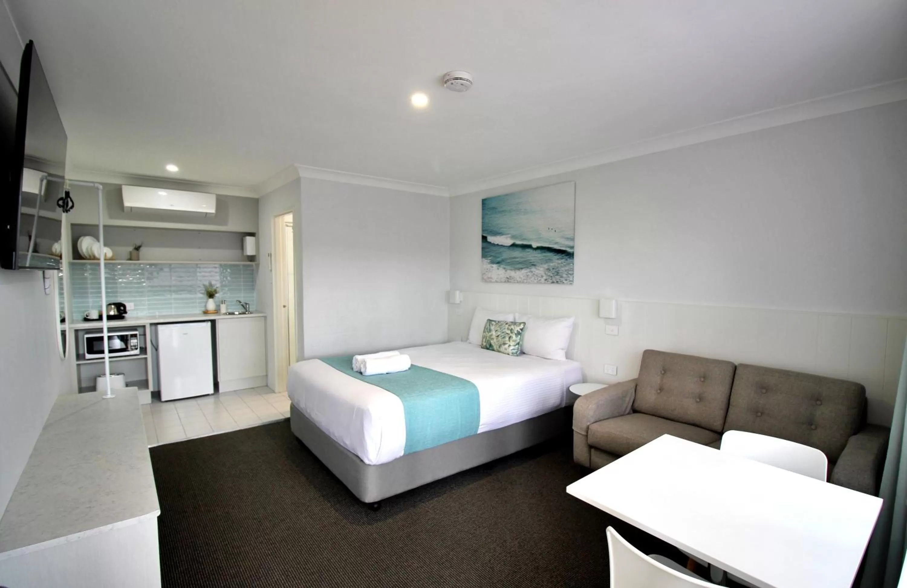 TV and multimedia, Bed in Araluen Motor Lodge