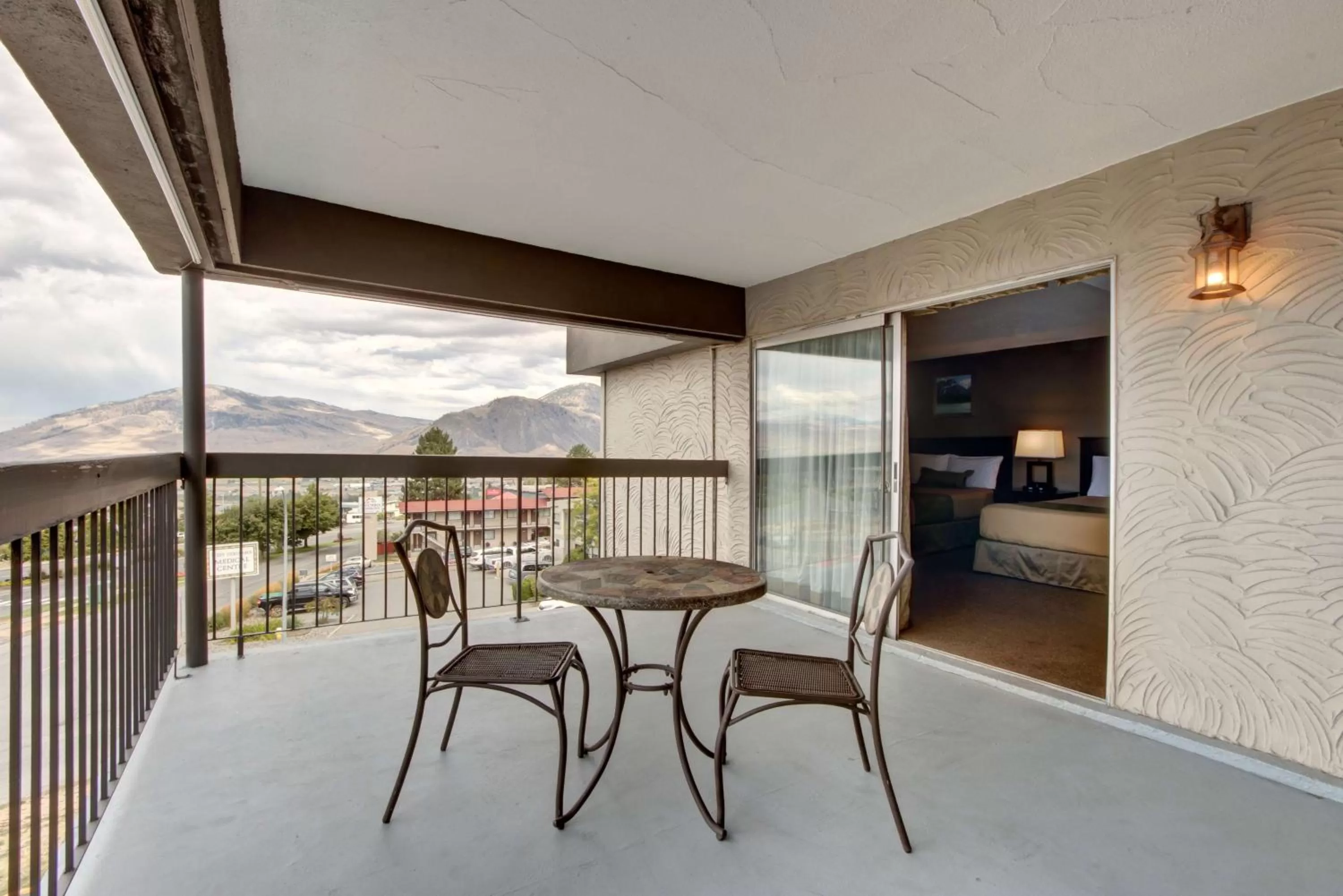 Photo of the whole room in Knights Inn Kamloops