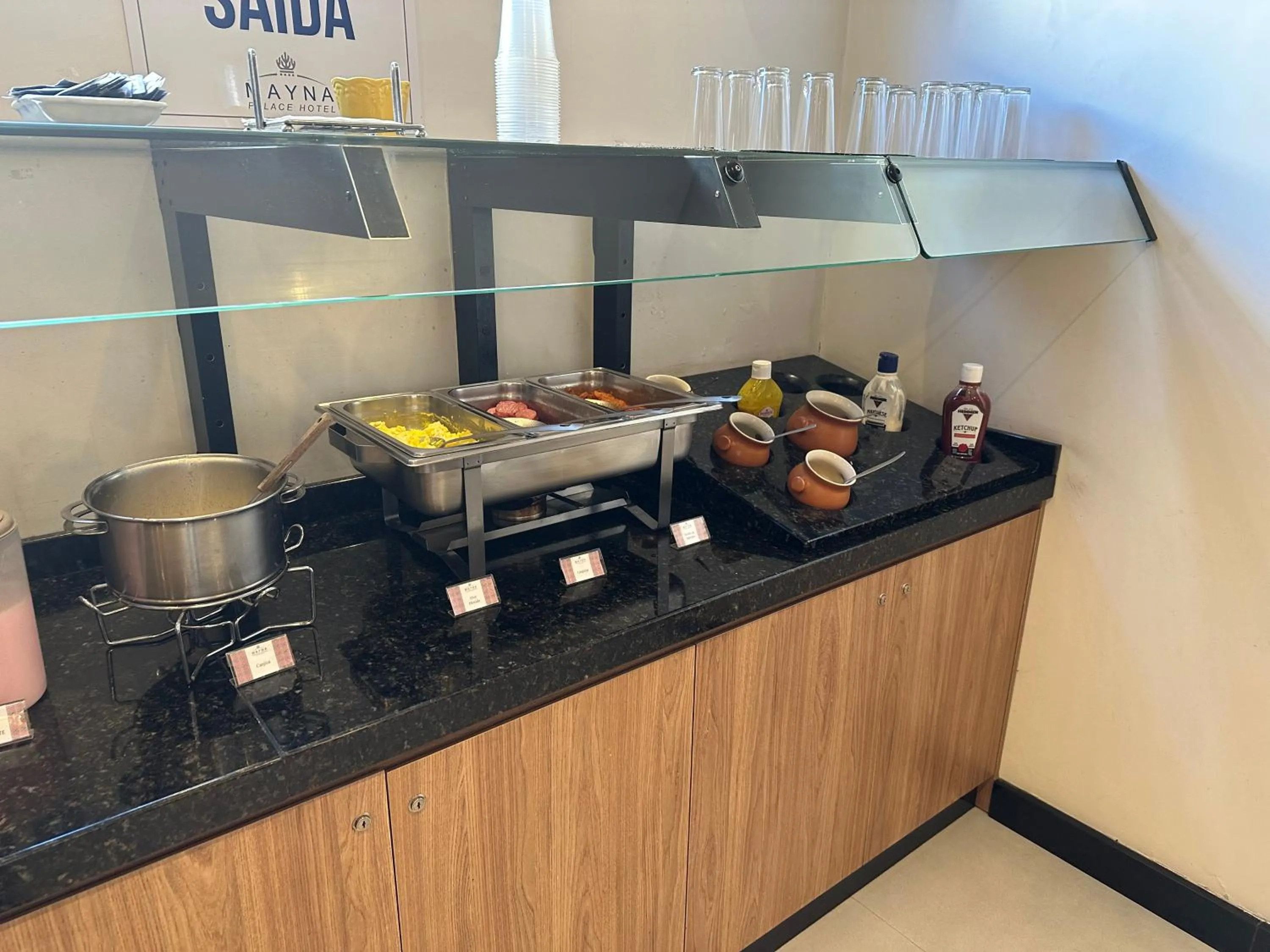 Buffet breakfast in Mayná Hotel Prudentópolis Centro