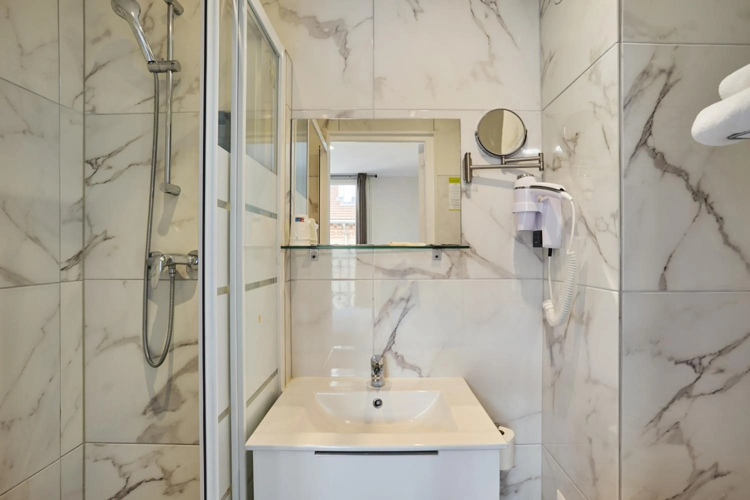 Shower, Bathroom in Hipotel Paris Buttes Chaumont