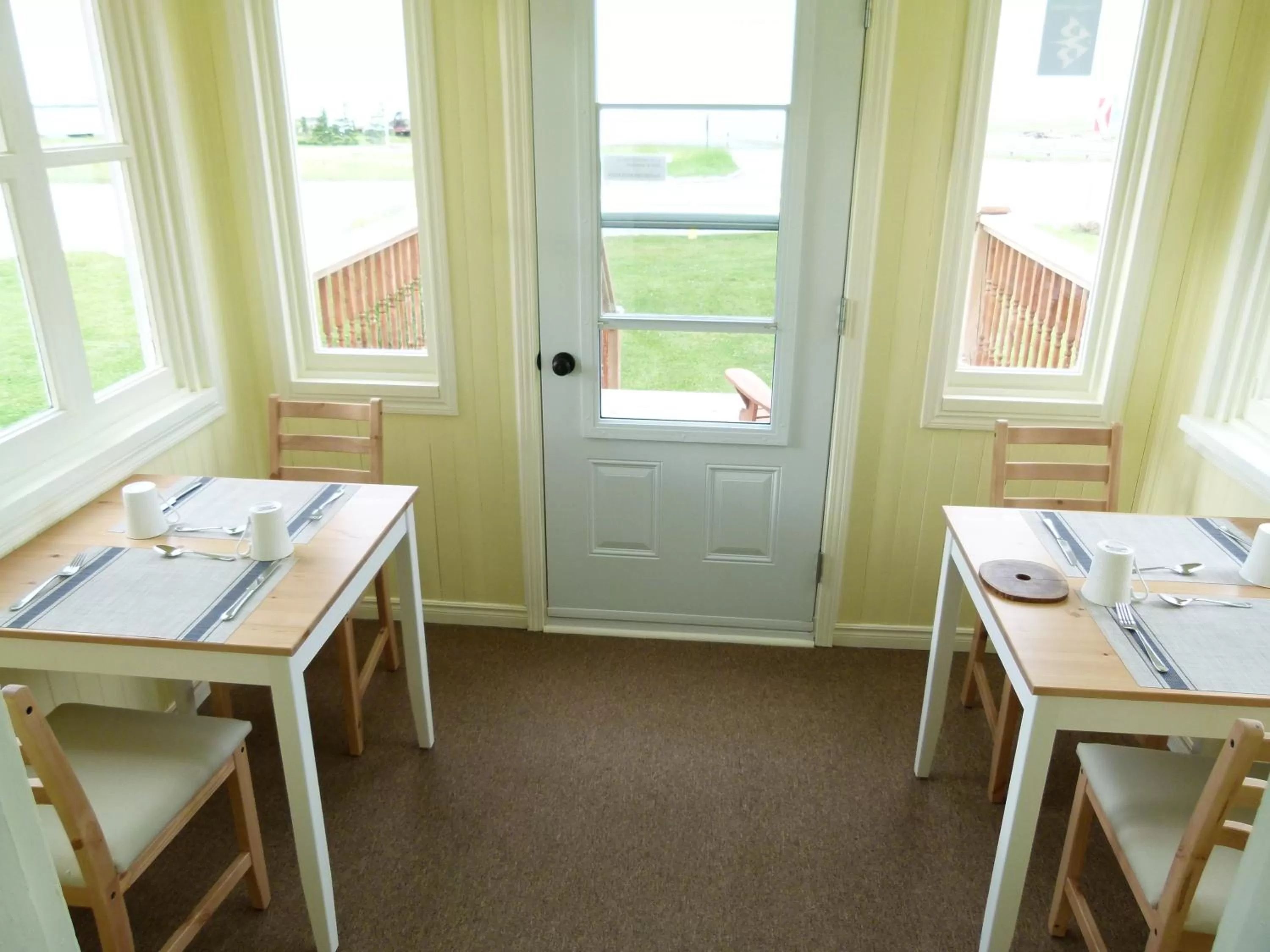 Dining Area in La Maison entre Mer Montagnes