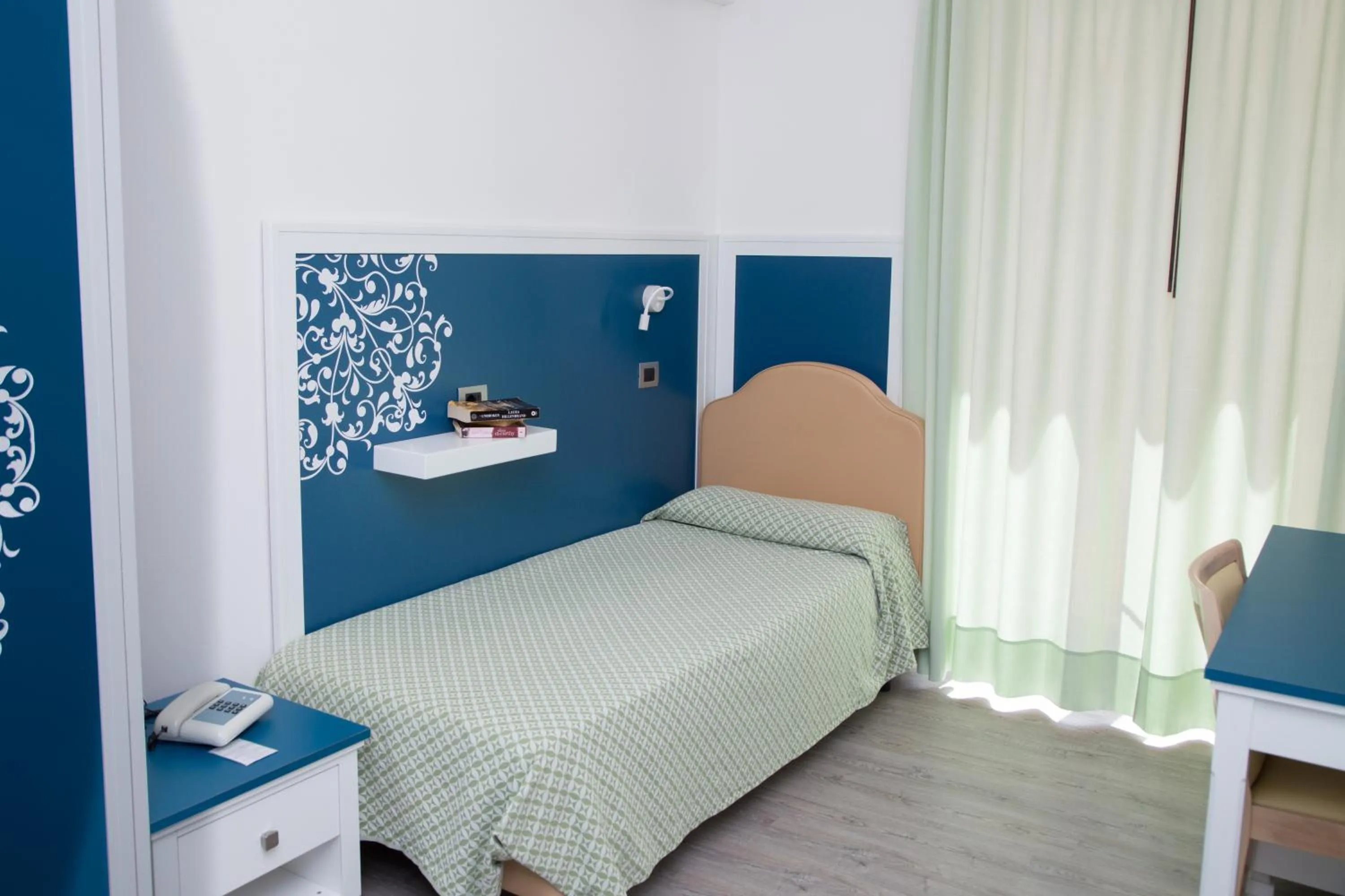 Bedroom, Bed in Hotel El Balear