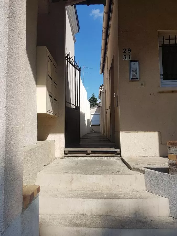 Facade/entrance in Duplex à la gare du Mans