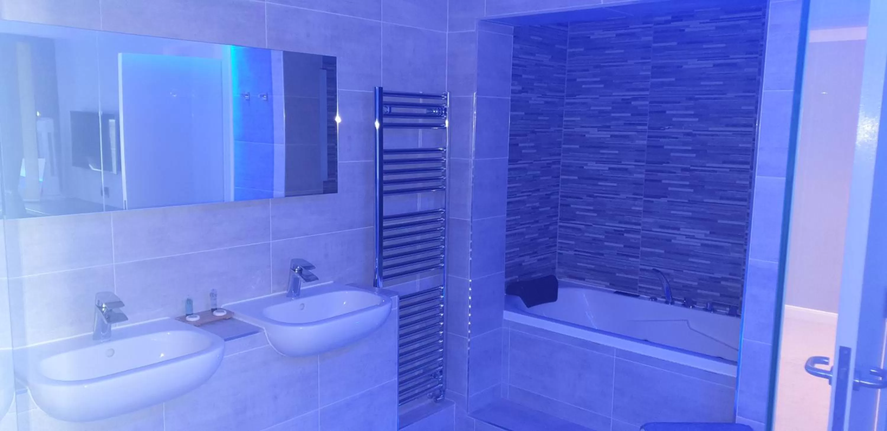 Bathroom in The Avenue Hotel Ltd