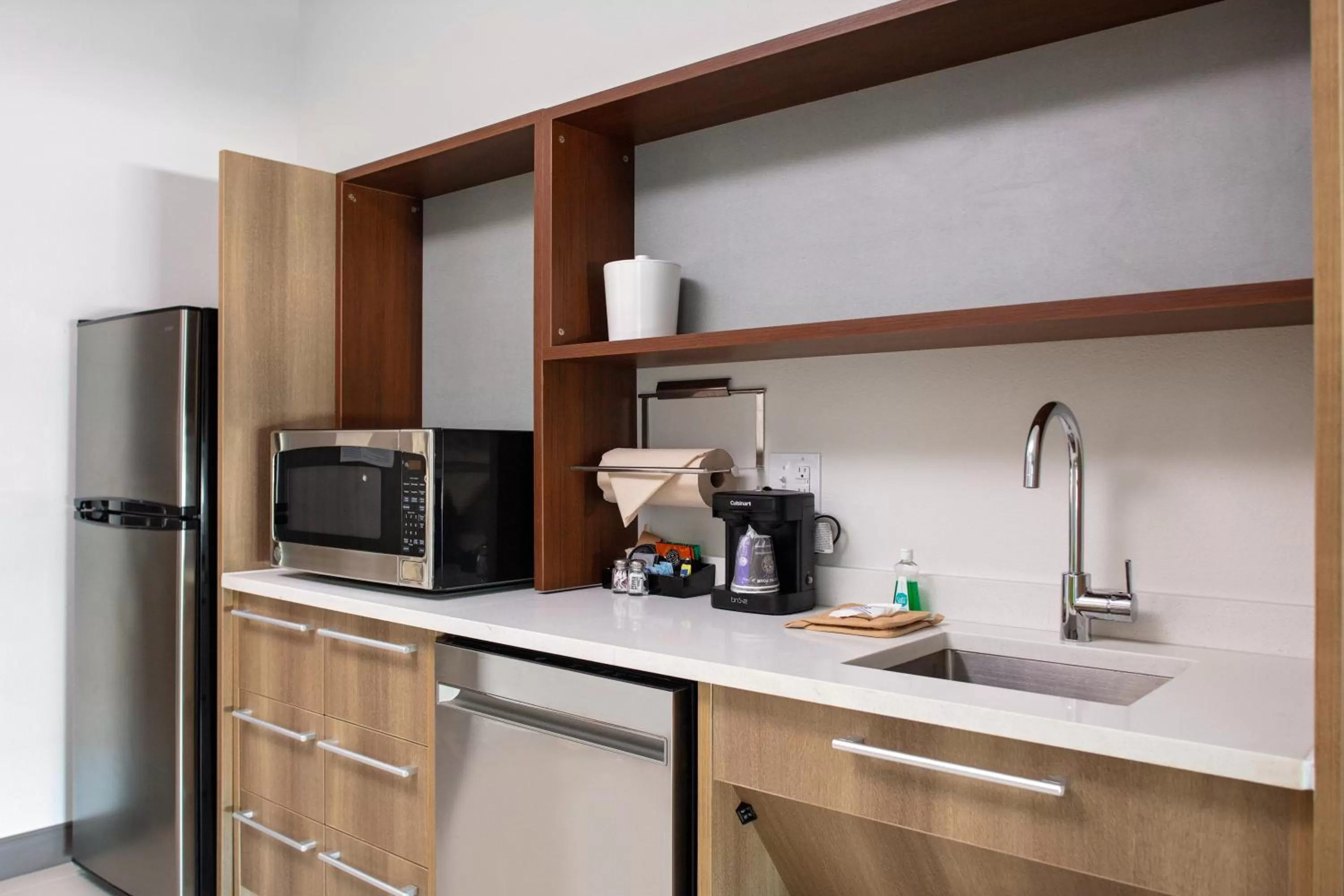 Kitchen or kitchenette in Home2 Suites By Hilton Baton Rouge Citiplace