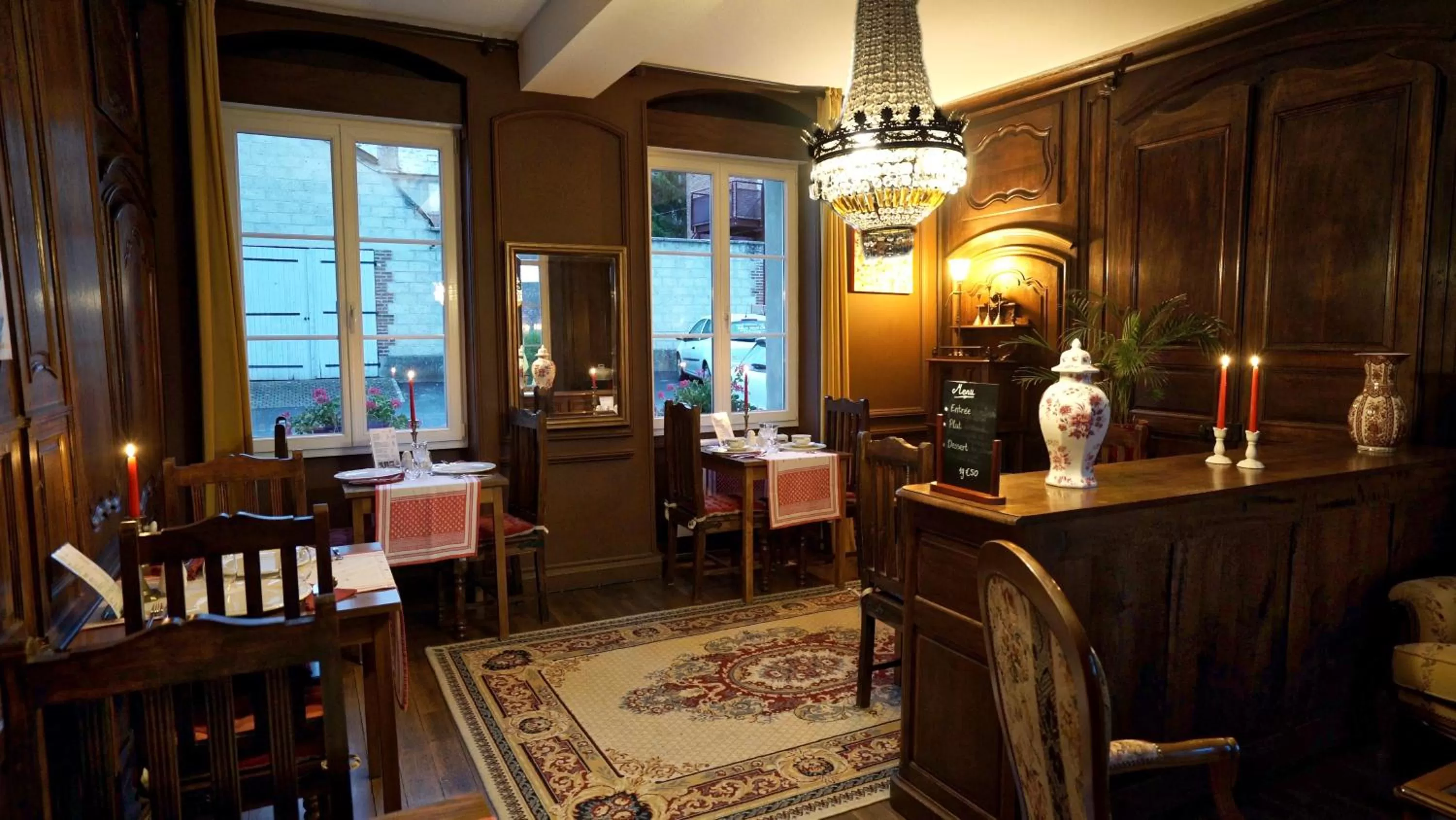 Restaurant/places to eat in Au Chapitre