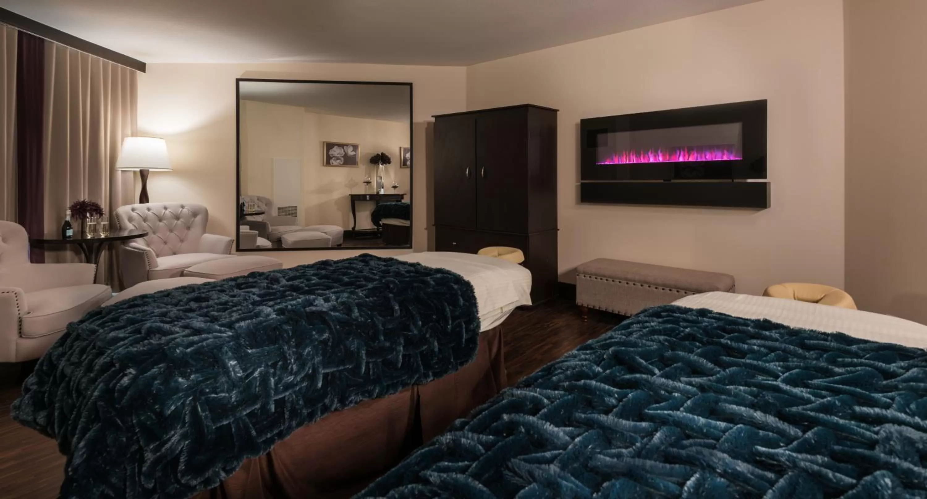 Massage, Bed in Harrah's Las Vegas, A Caesars Destination