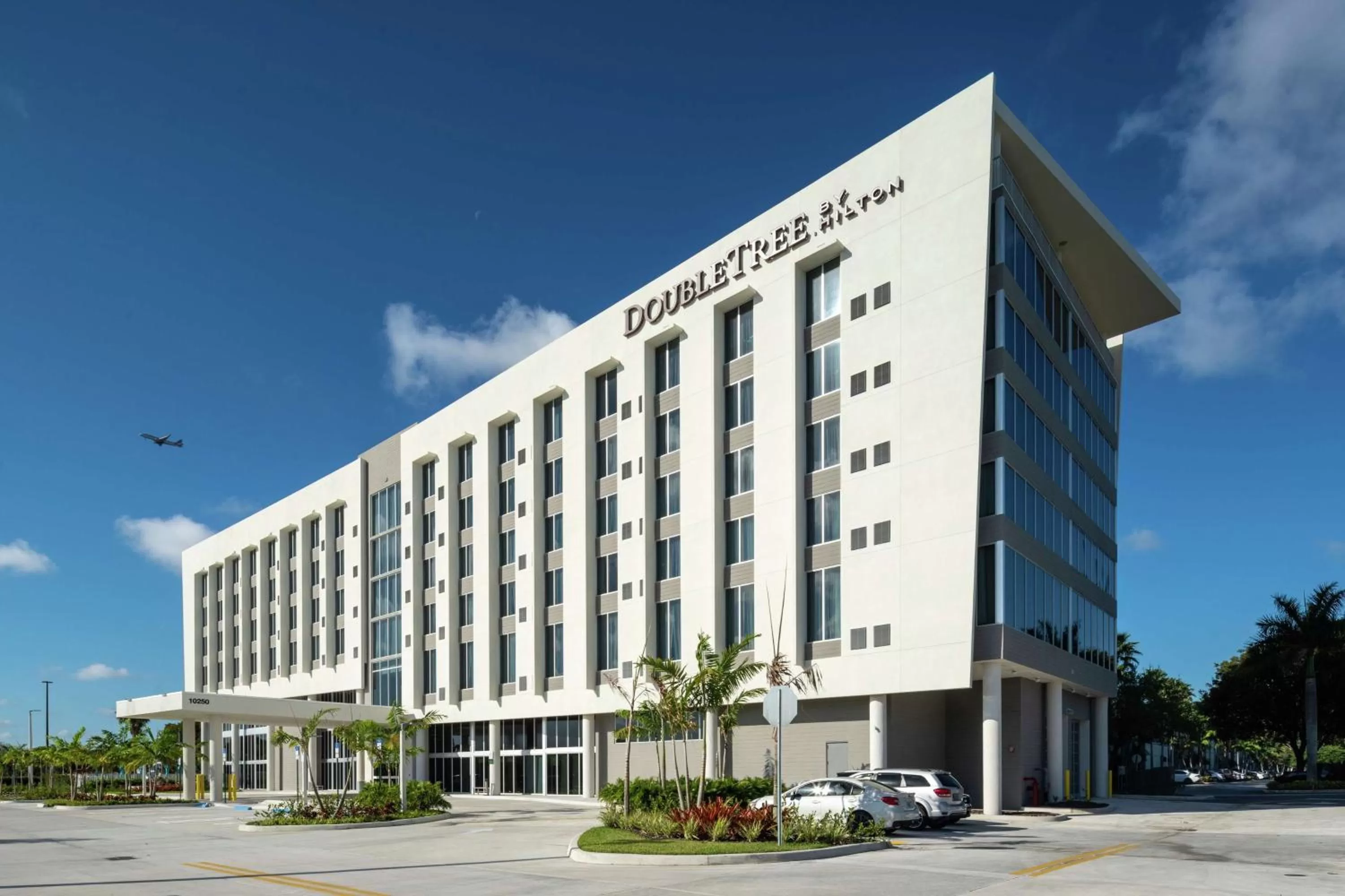 Property building in DoubleTree by Hilton Miami Doral