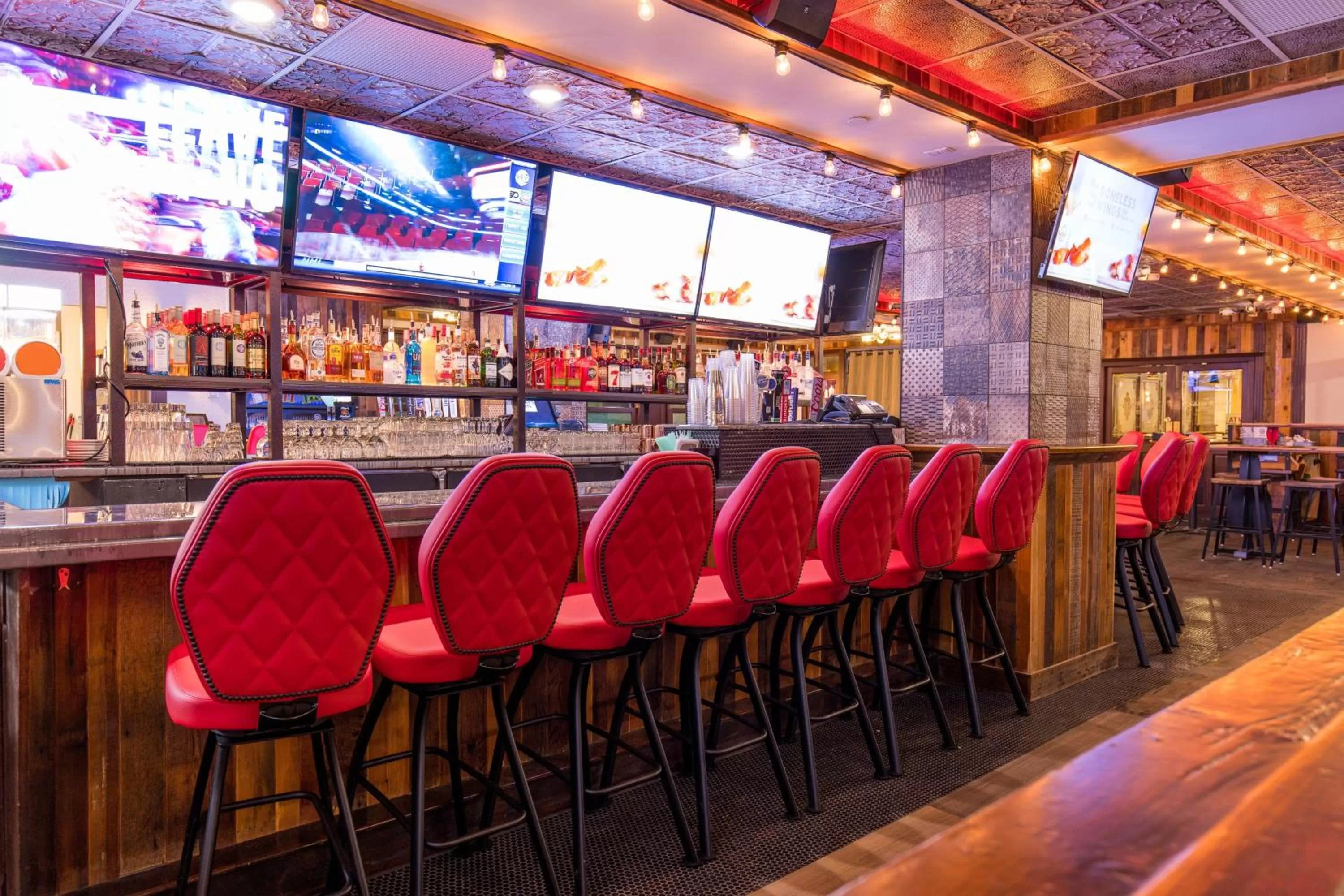 Lounge or bar in Holiday Inn St. Paul Downtown by IHG