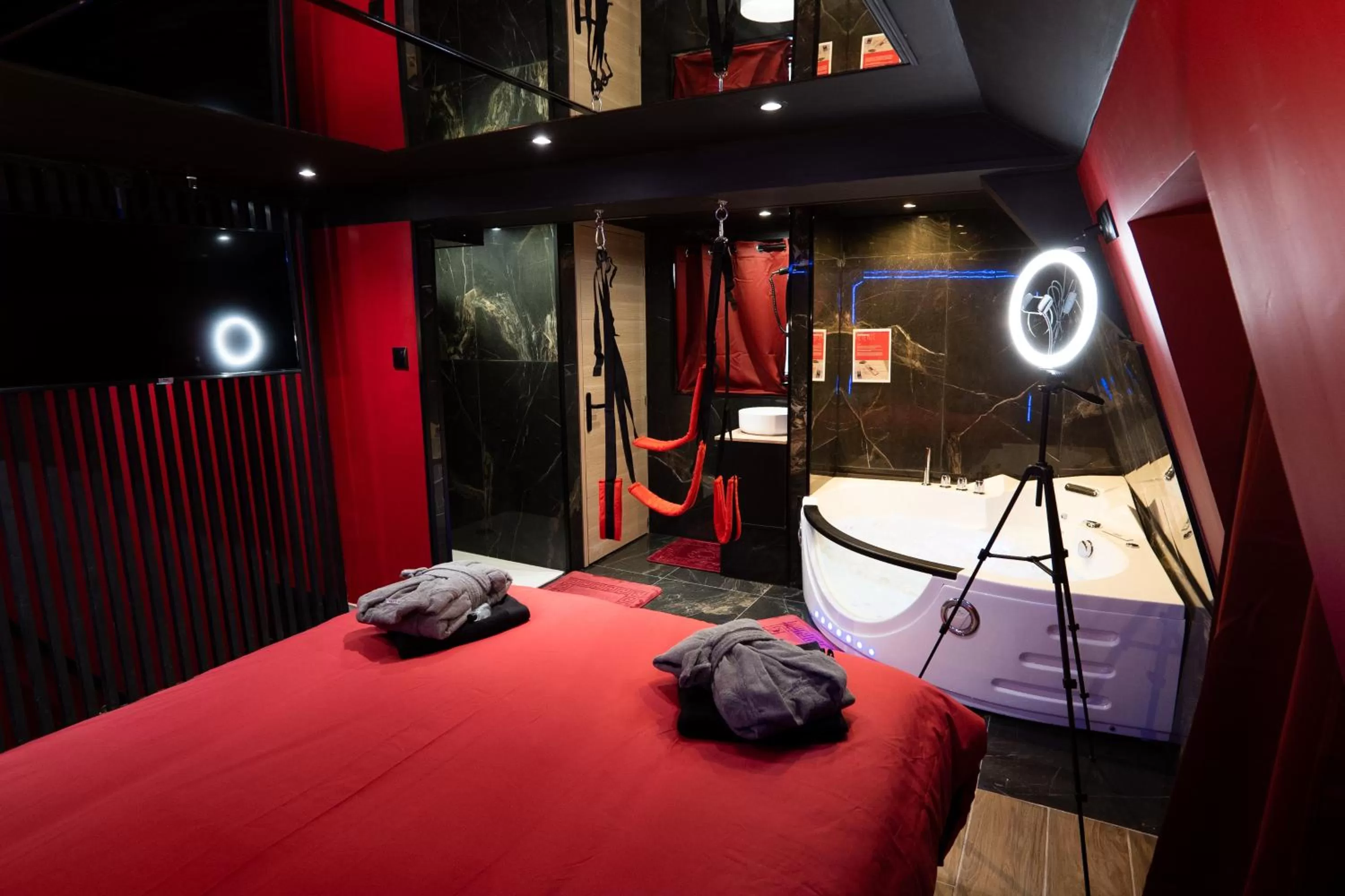 Photo of the whole room, Bed in Capsule Secret - Jacuzzi - Netflix & Home cinéma - Jeux de couple - Barre de pole dance