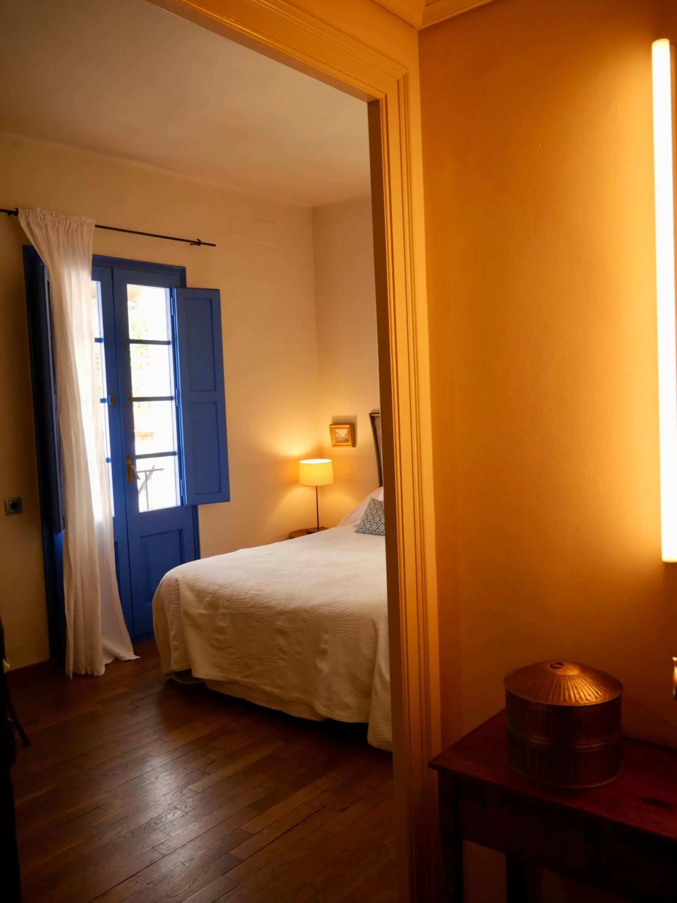 Bed in Hostal de la Plaça - Hotel Boutique