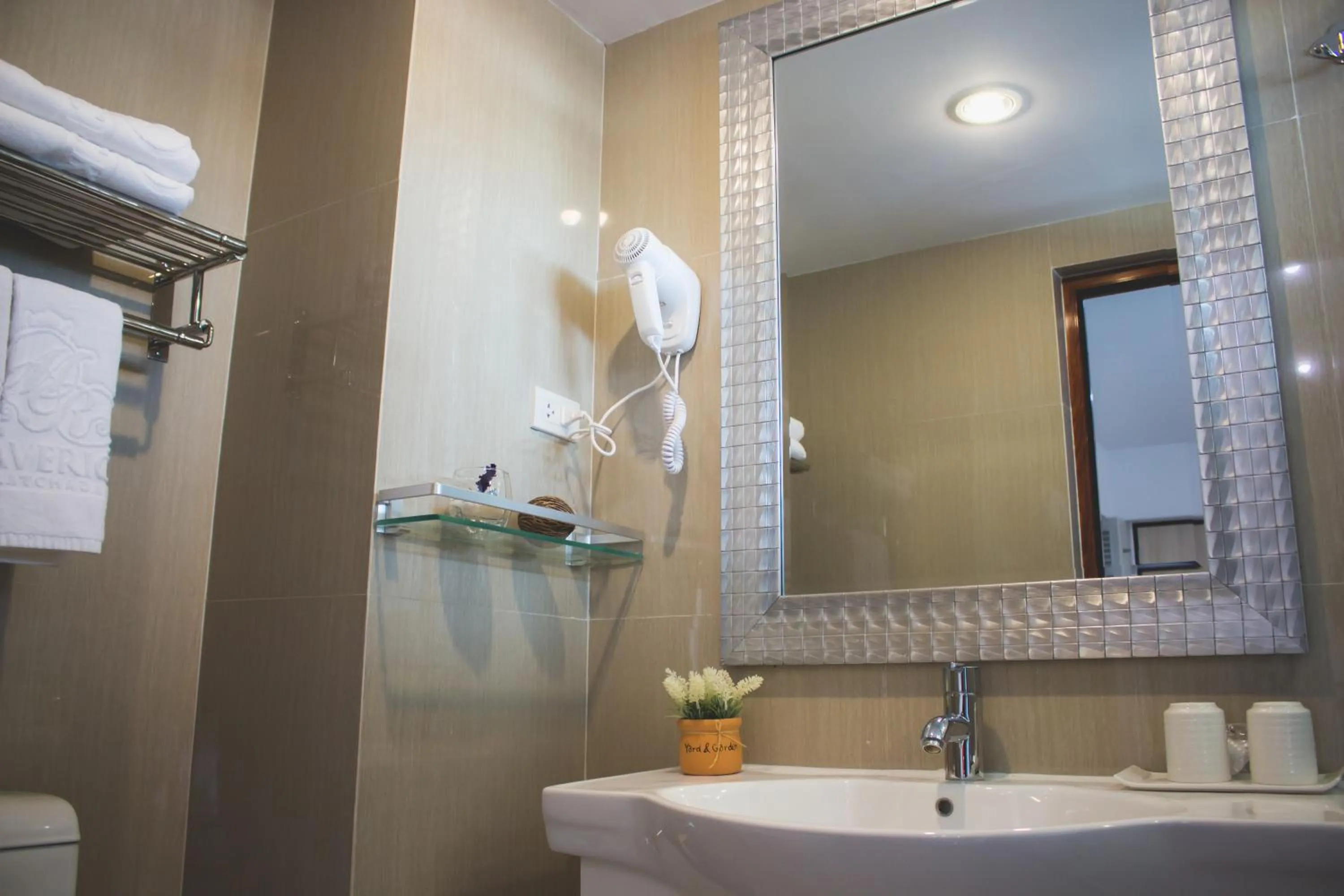 Bathroom in Maverick Ratchada Hotel