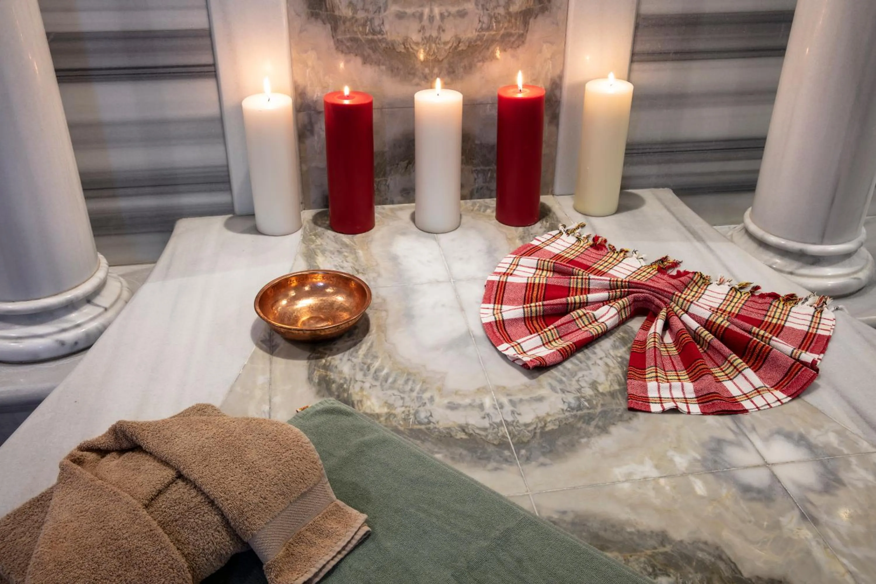 Public Bath in Dosso Dossi Hotels Old City