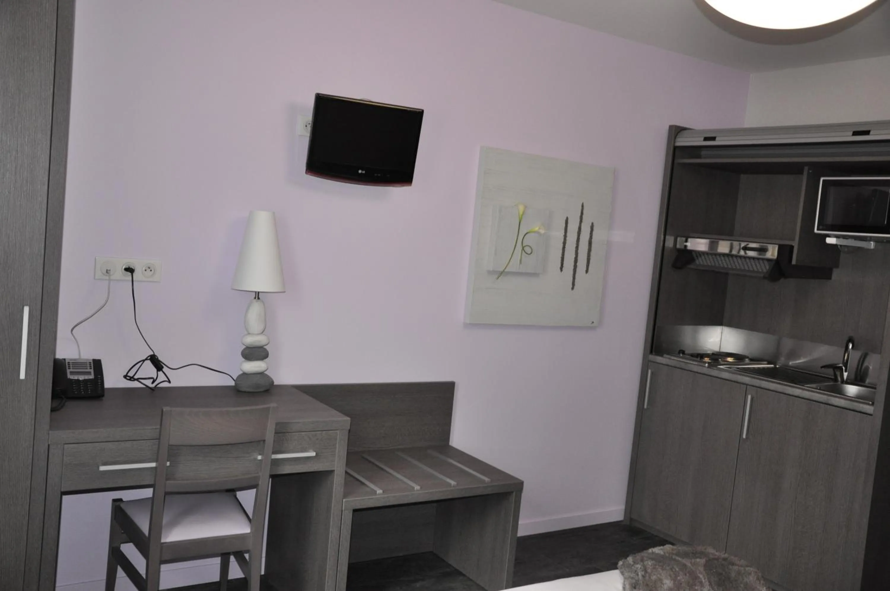 TV and multimedia in The Originals City, Hôtel des Arts, Montauban