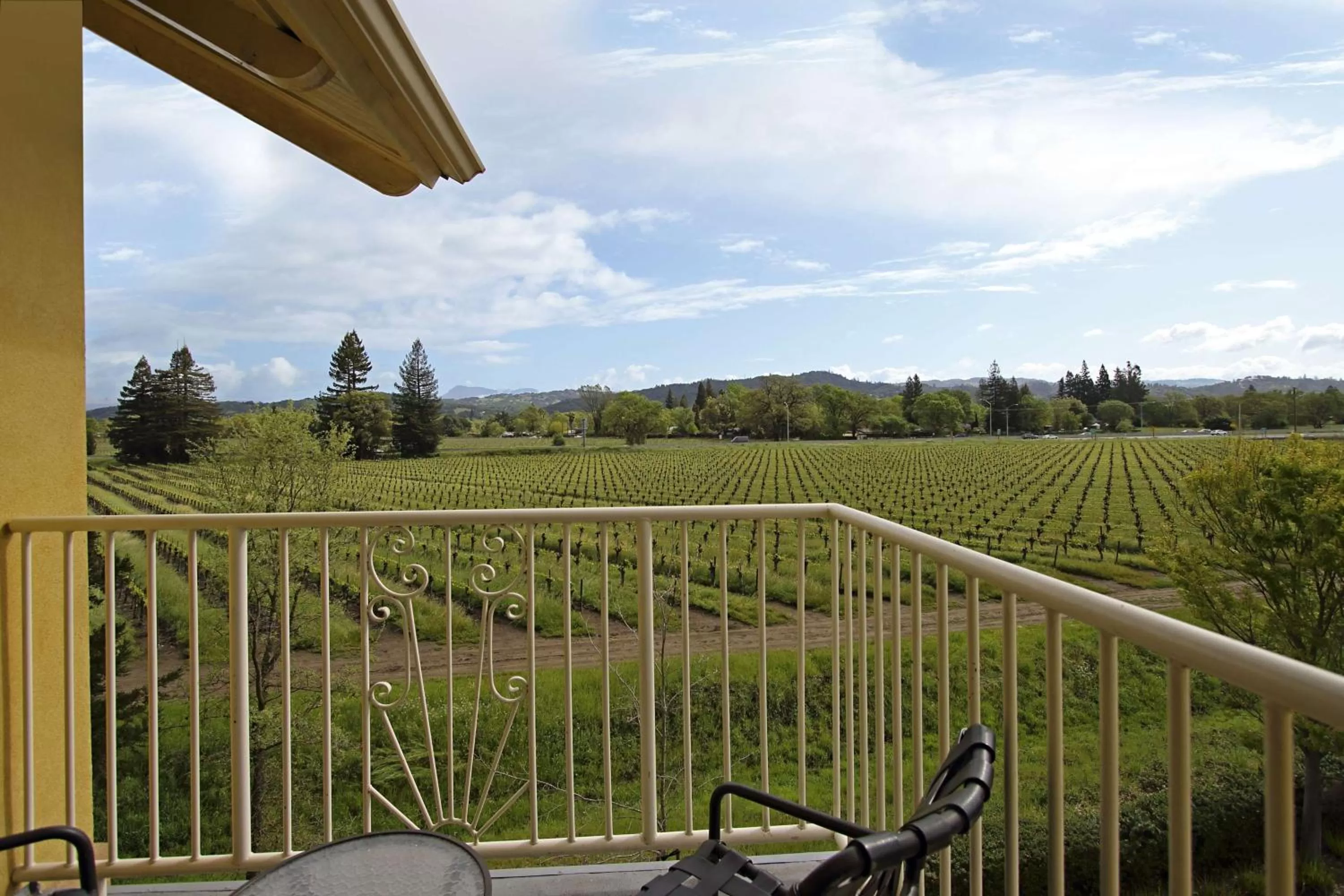 Property building in Hilton Garden Inn Sonoma County Airport