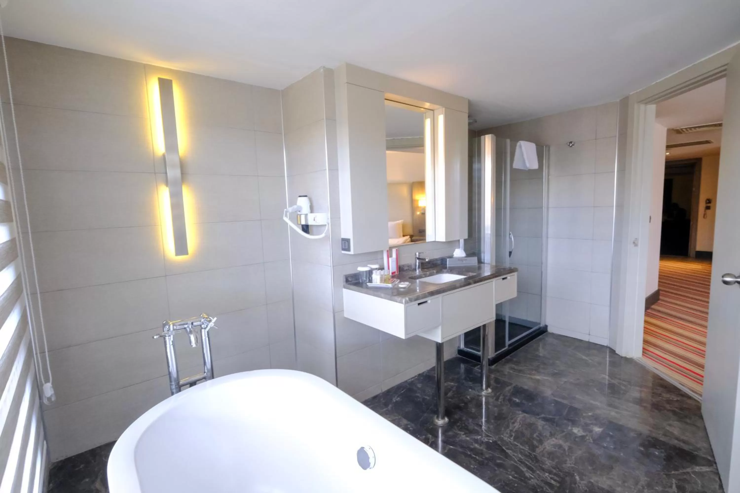 Shower in Ramada Plaza By Wyndham Izmir