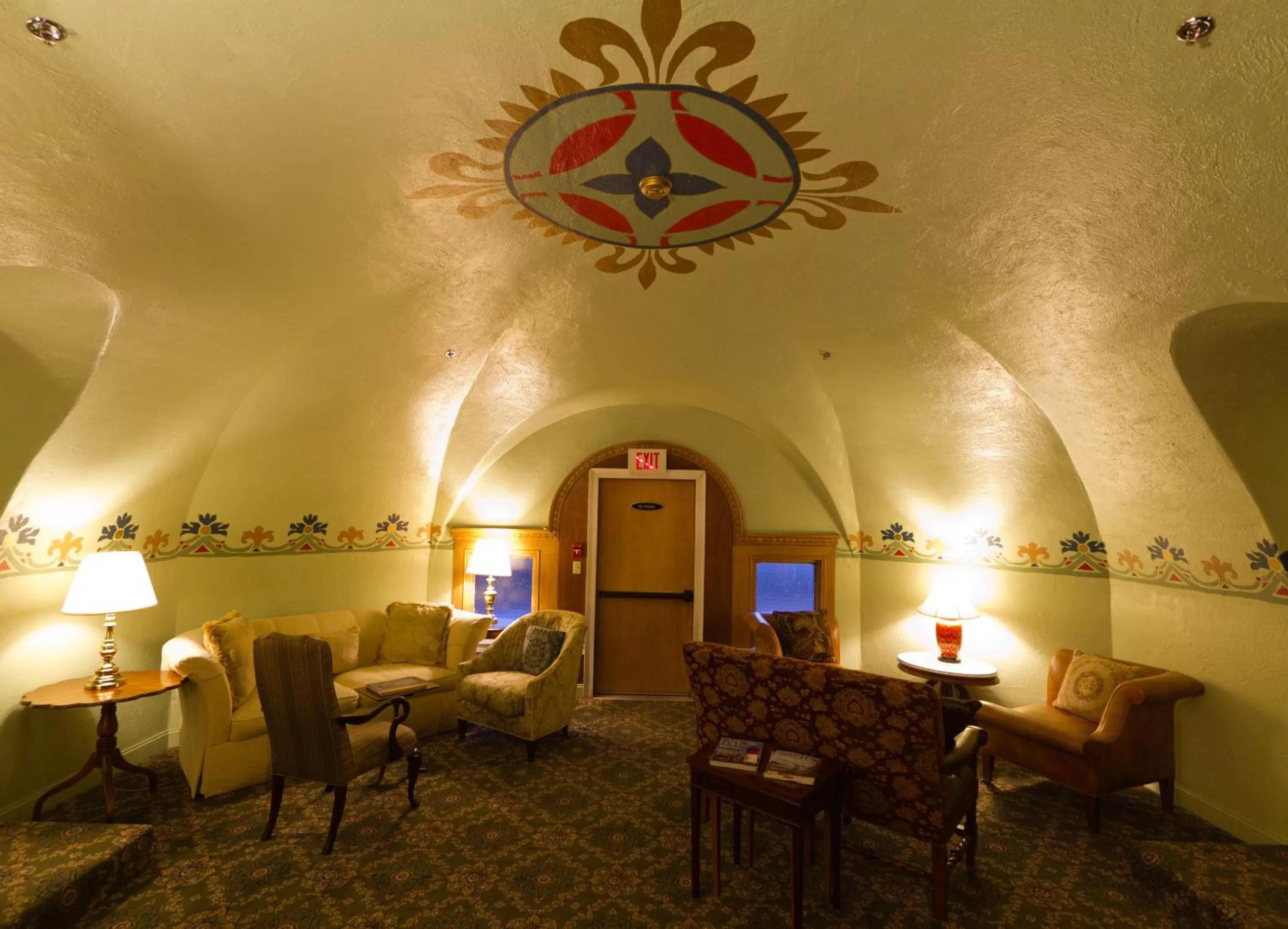 Communal lounge/ TV room in Belfry Inn and Bistro