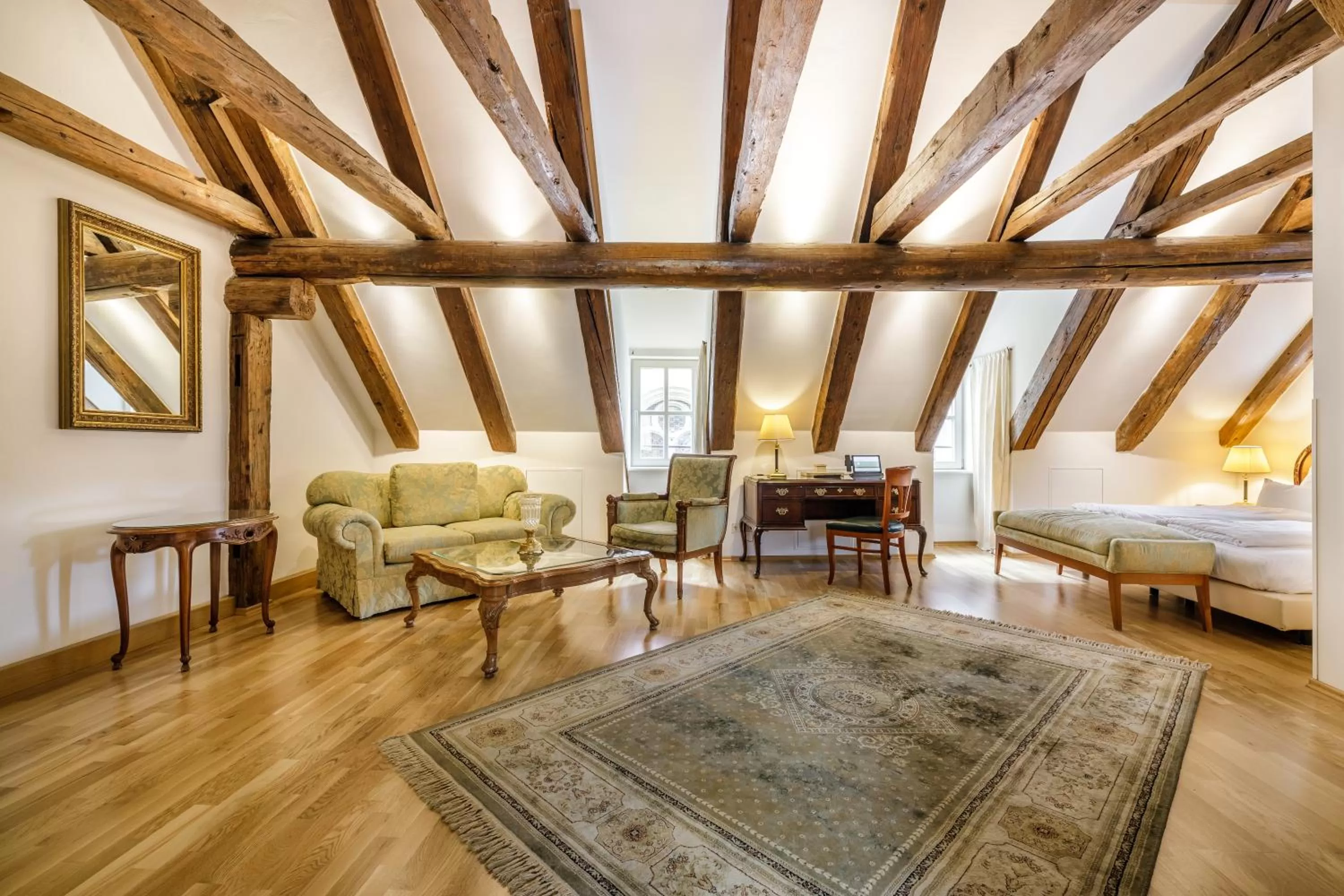 Seating area, Bed in Chin-Chin Hotel ehemals Bohemian Hotel