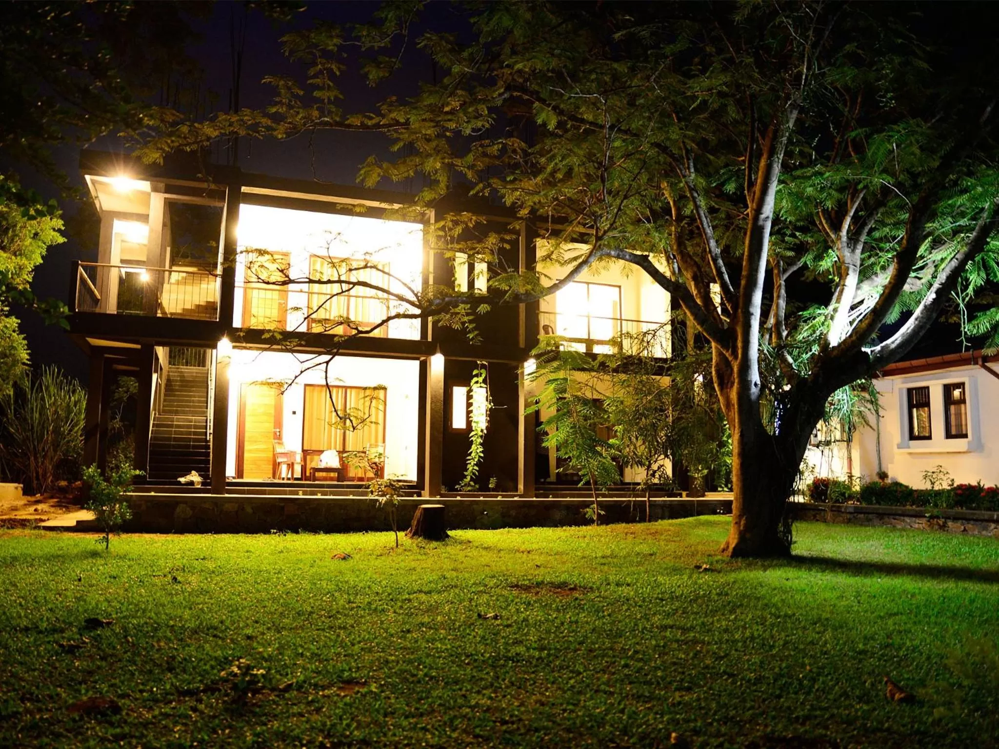 Garden in Dambulla Rock Arch