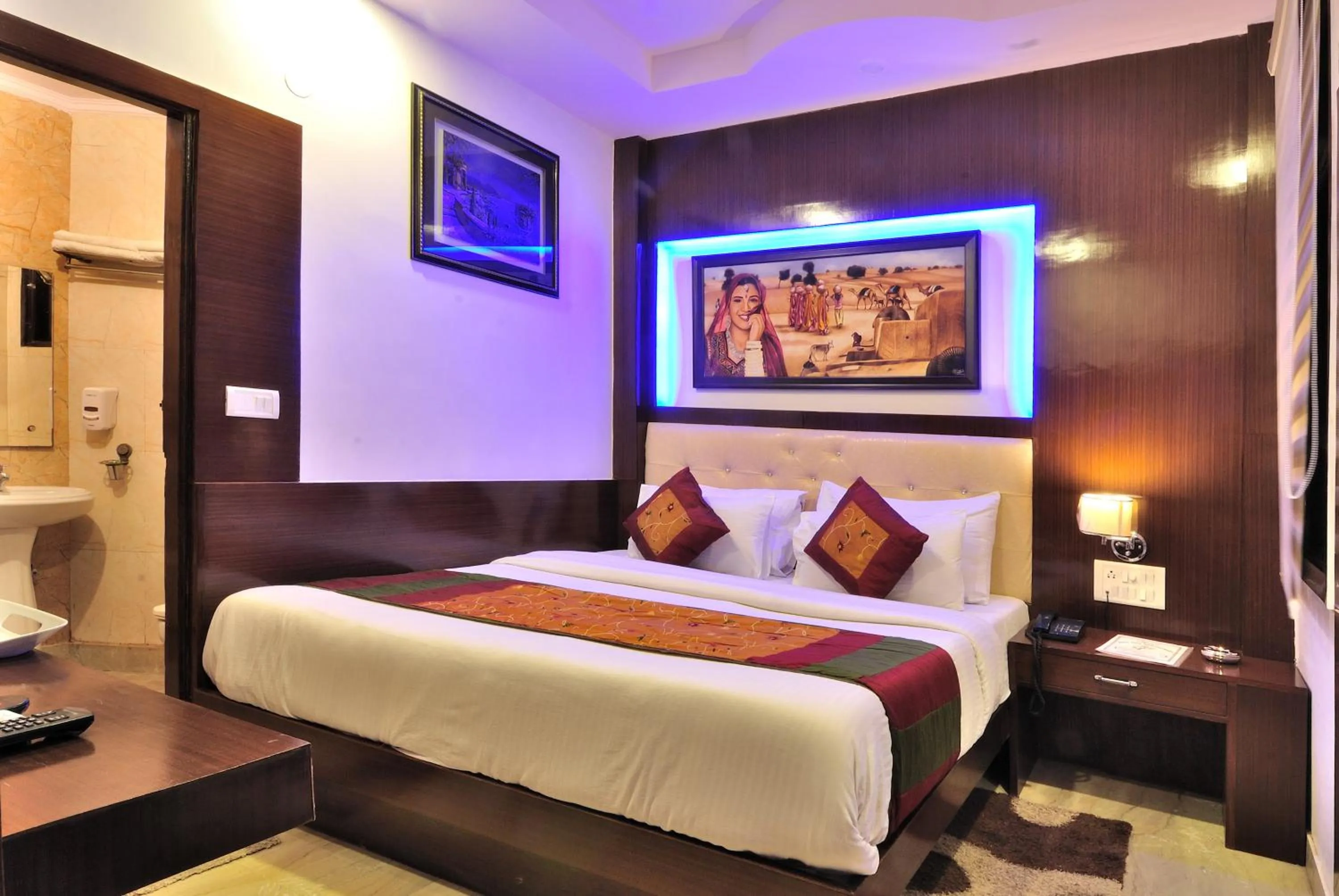 Bedroom, Bed in Hotel Nirmal Mahal - Paharganj - New Delhi