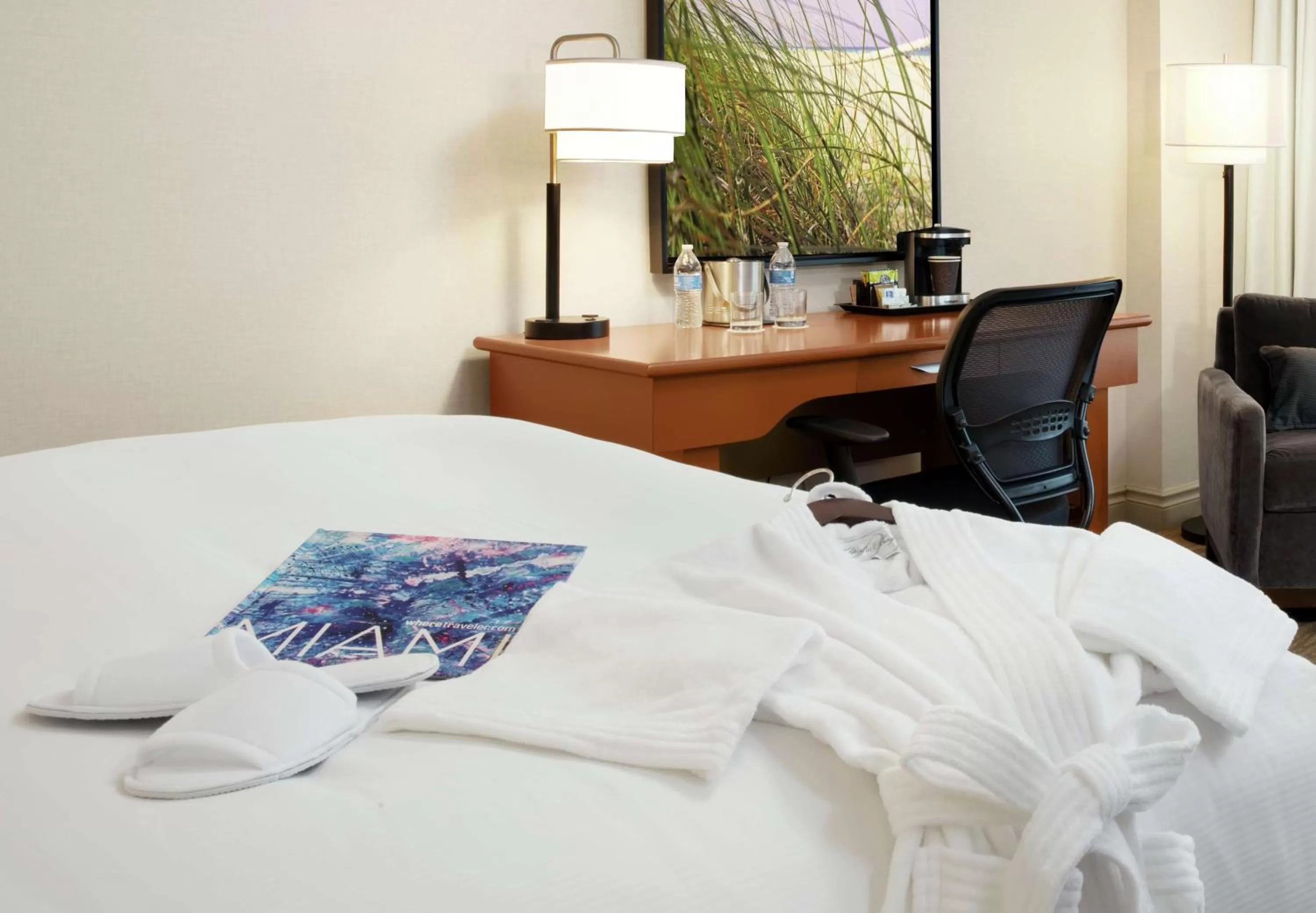 Bedroom, Bed in DoubleTree by Hilton Hotel Miami Airport & Convention Center