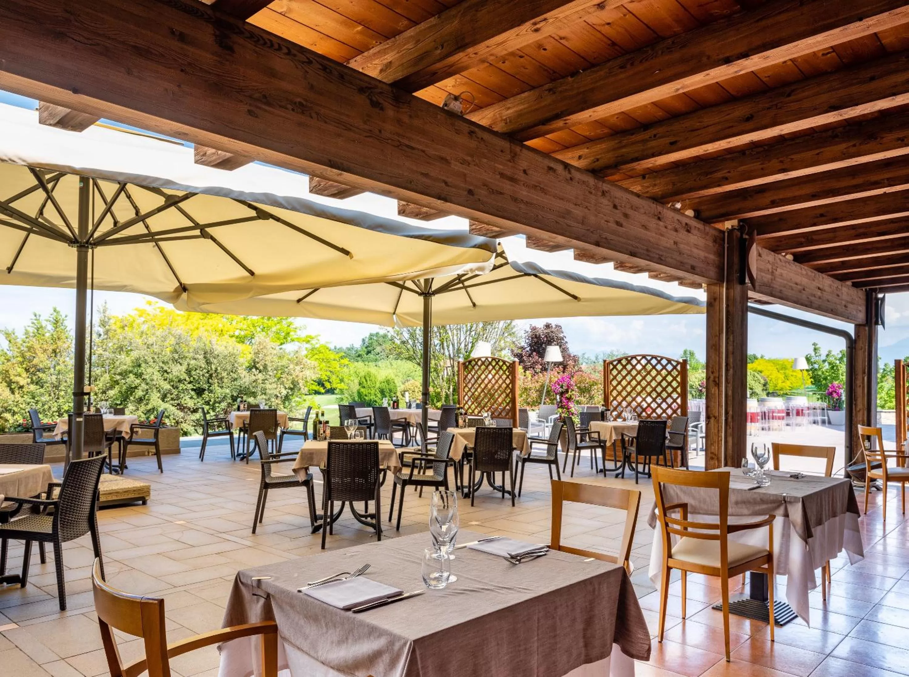 Restaurant/places to eat in Active Hotel Paradiso