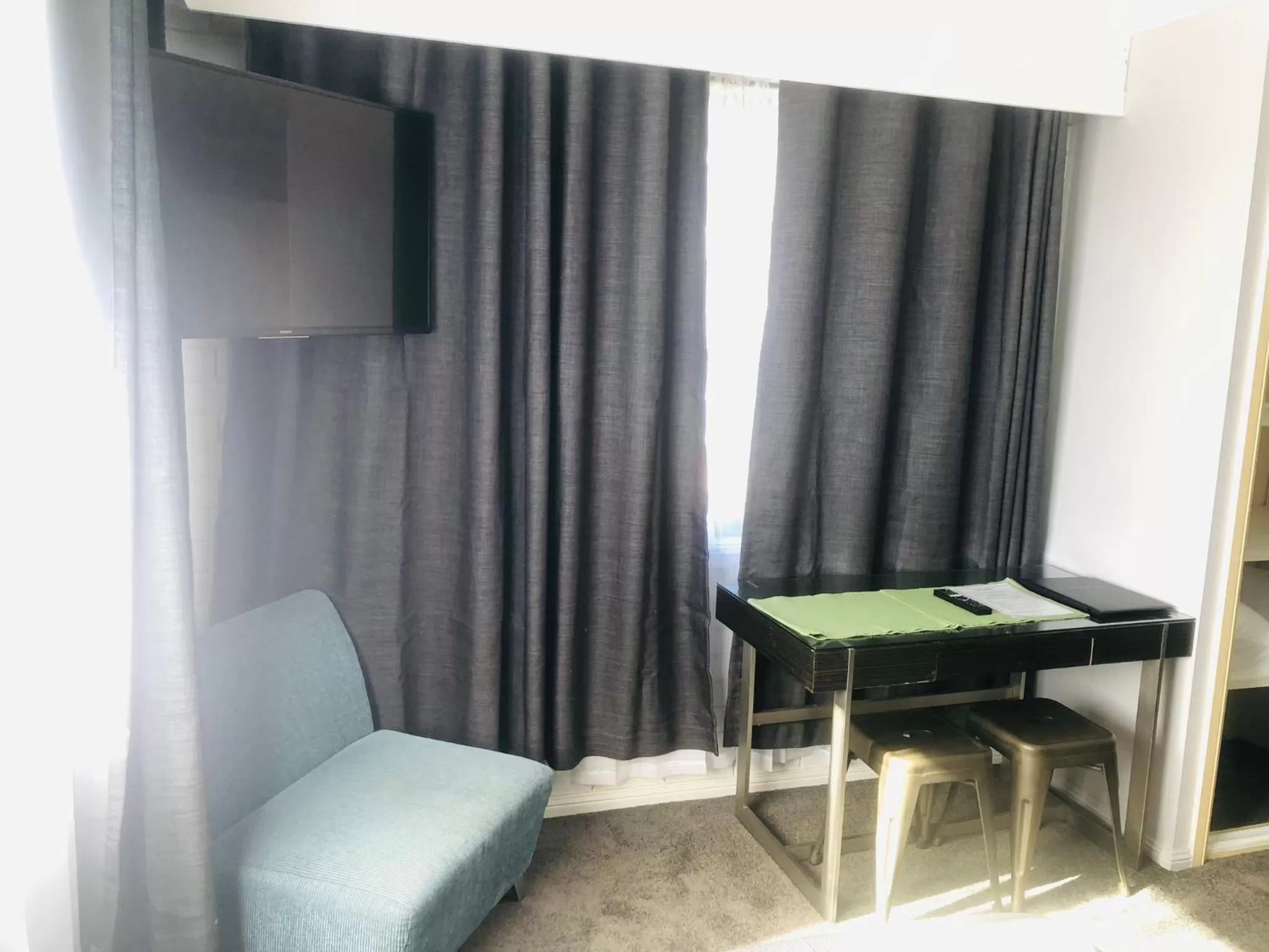 Seating Area in White Manor Motel