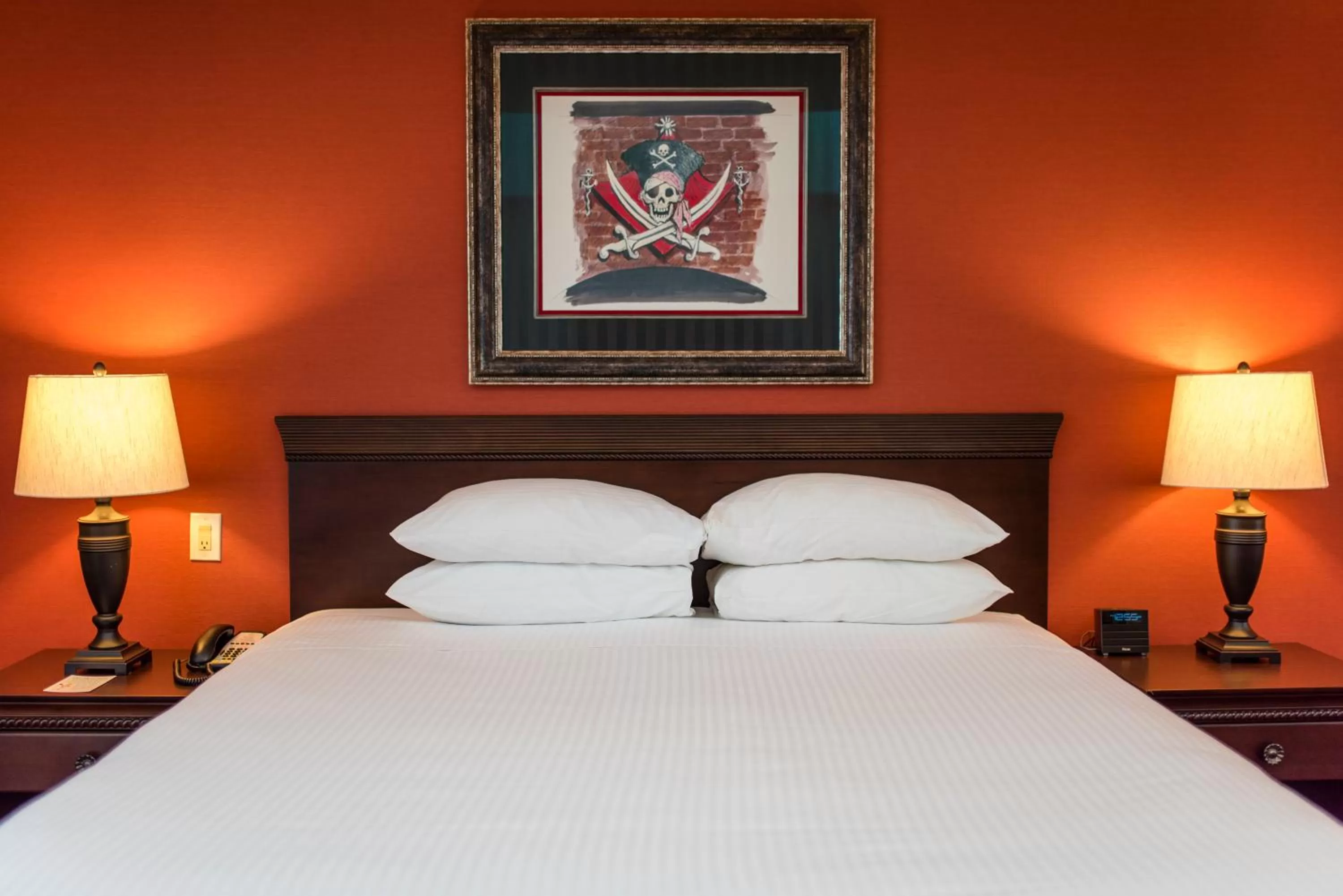 Bed in Howard Johnson by Wyndham Anaheim Hotel & Water Playground