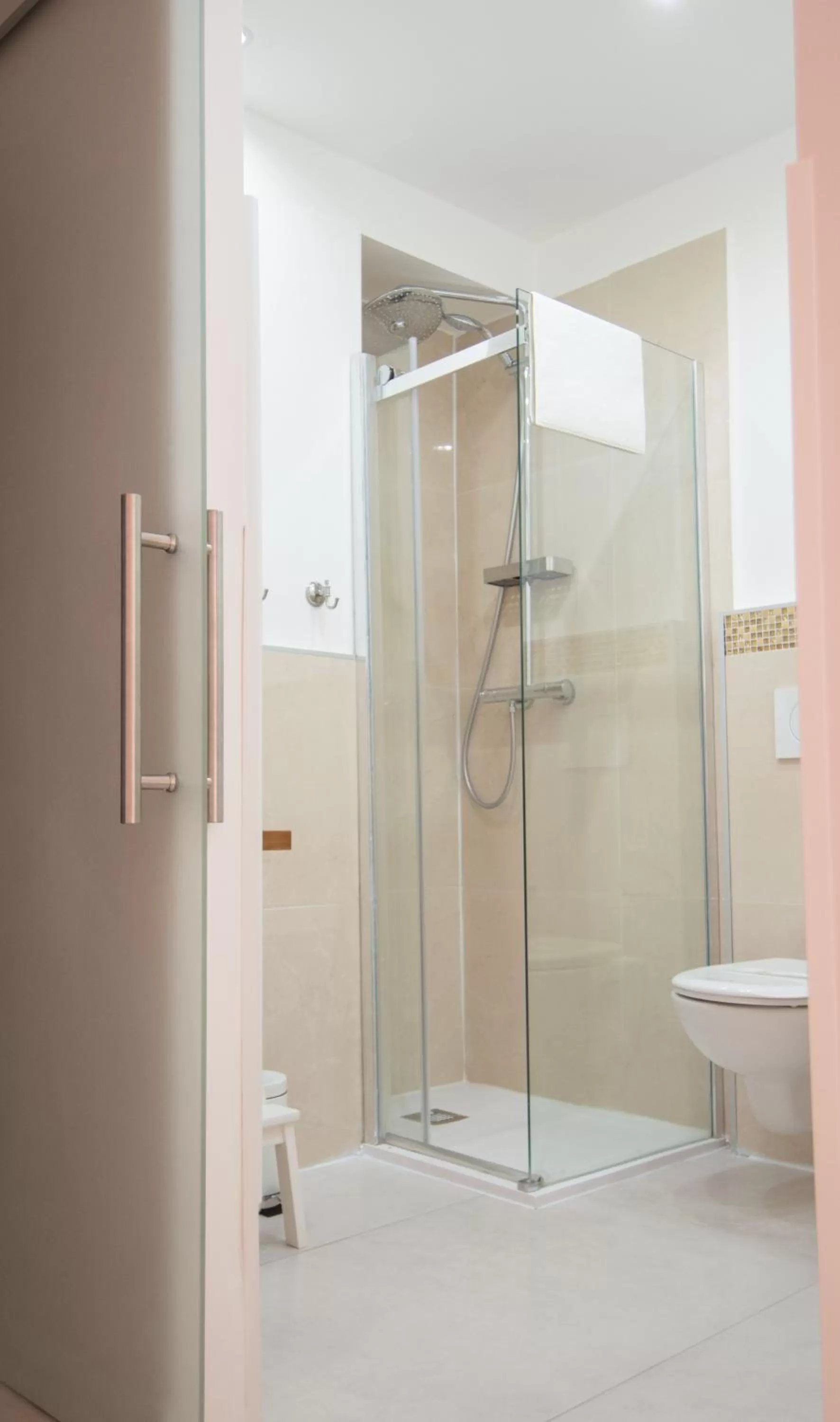 Bathroom in Klemi, rooms in old town