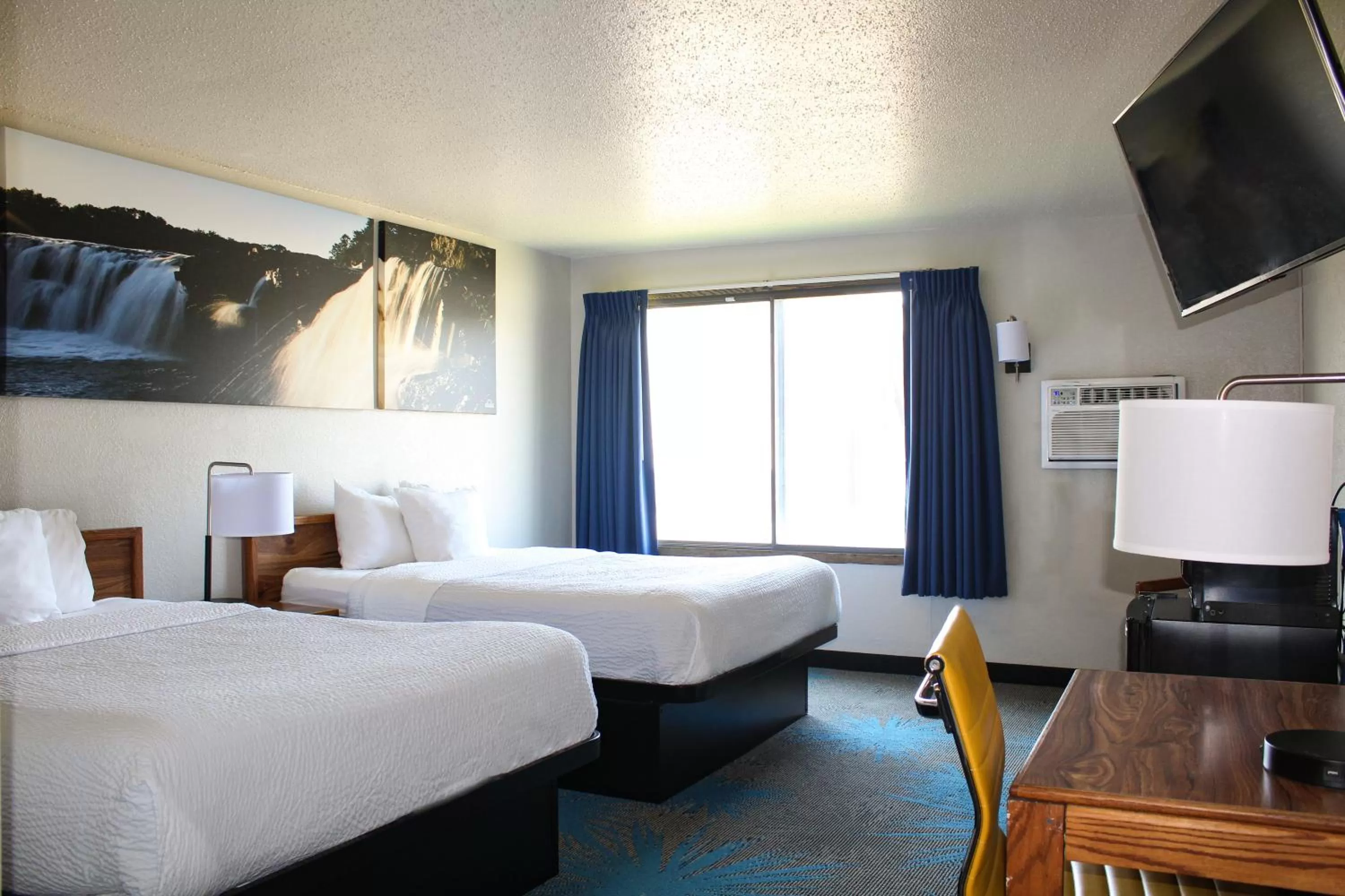 Bed in Days Inn by Wyndham Sioux Falls