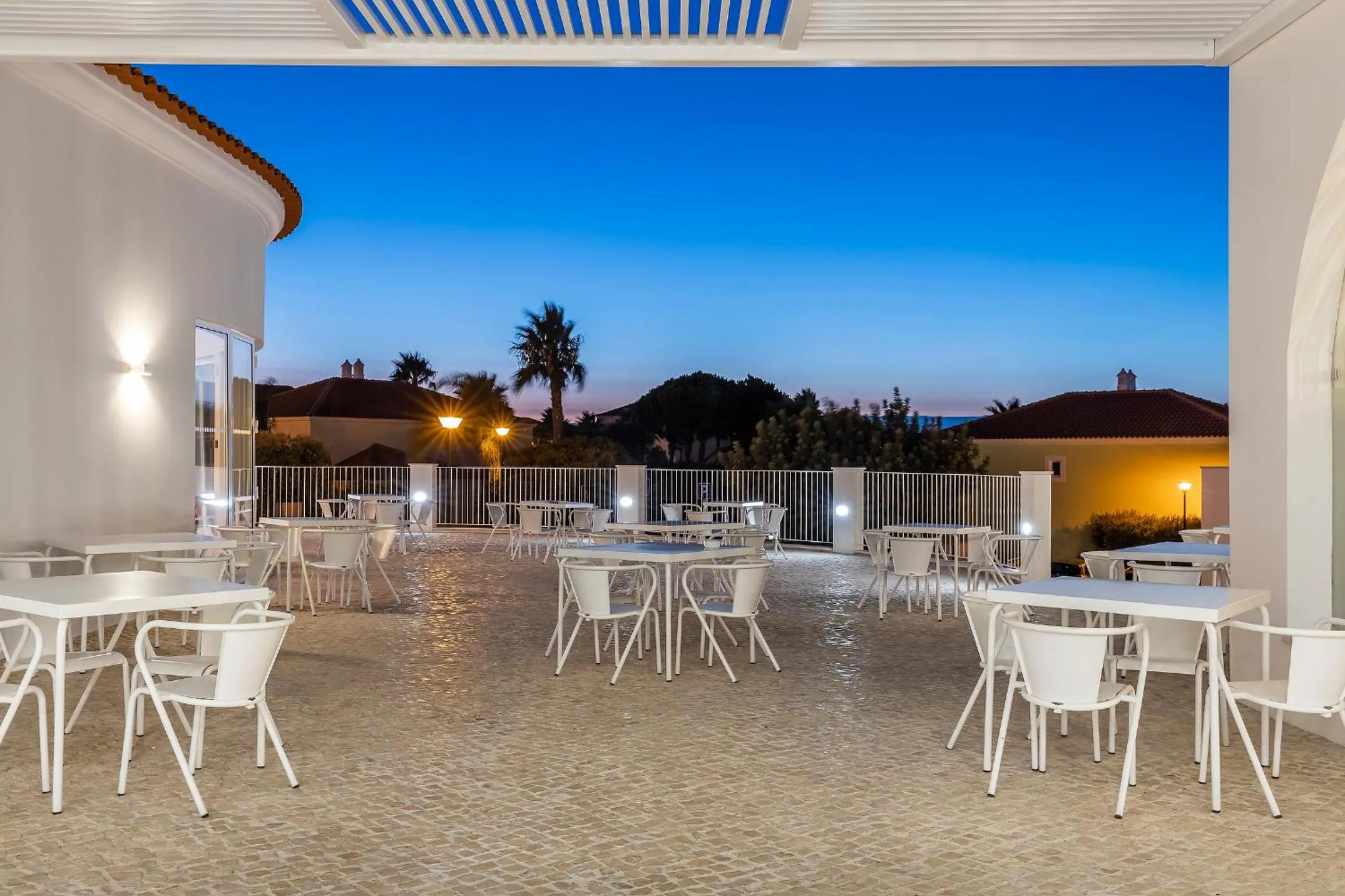 Restaurant/places to eat in Eden Villas & Apartments