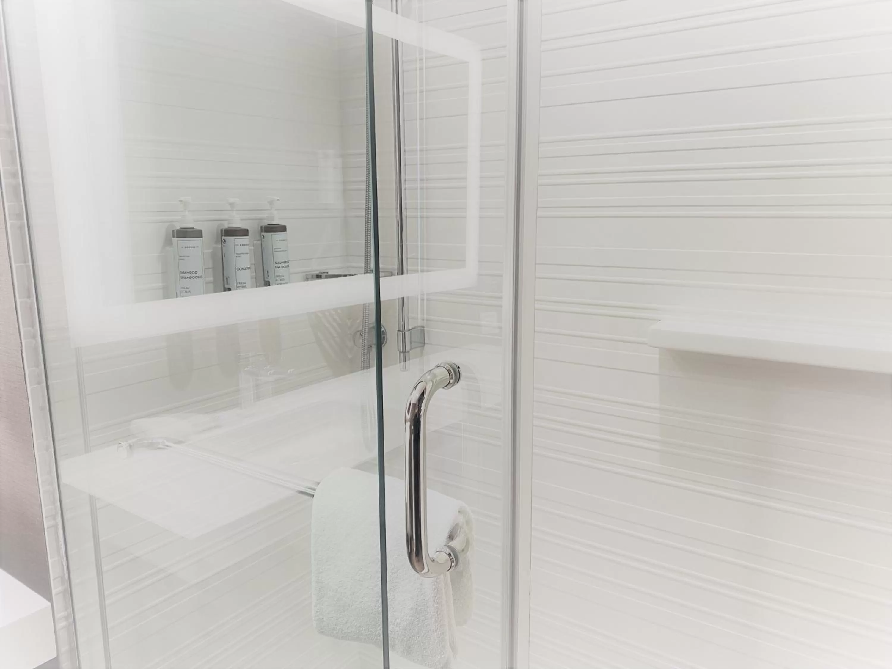 Bathroom in AC Hotel by Marriott Miami Airport West/Doral