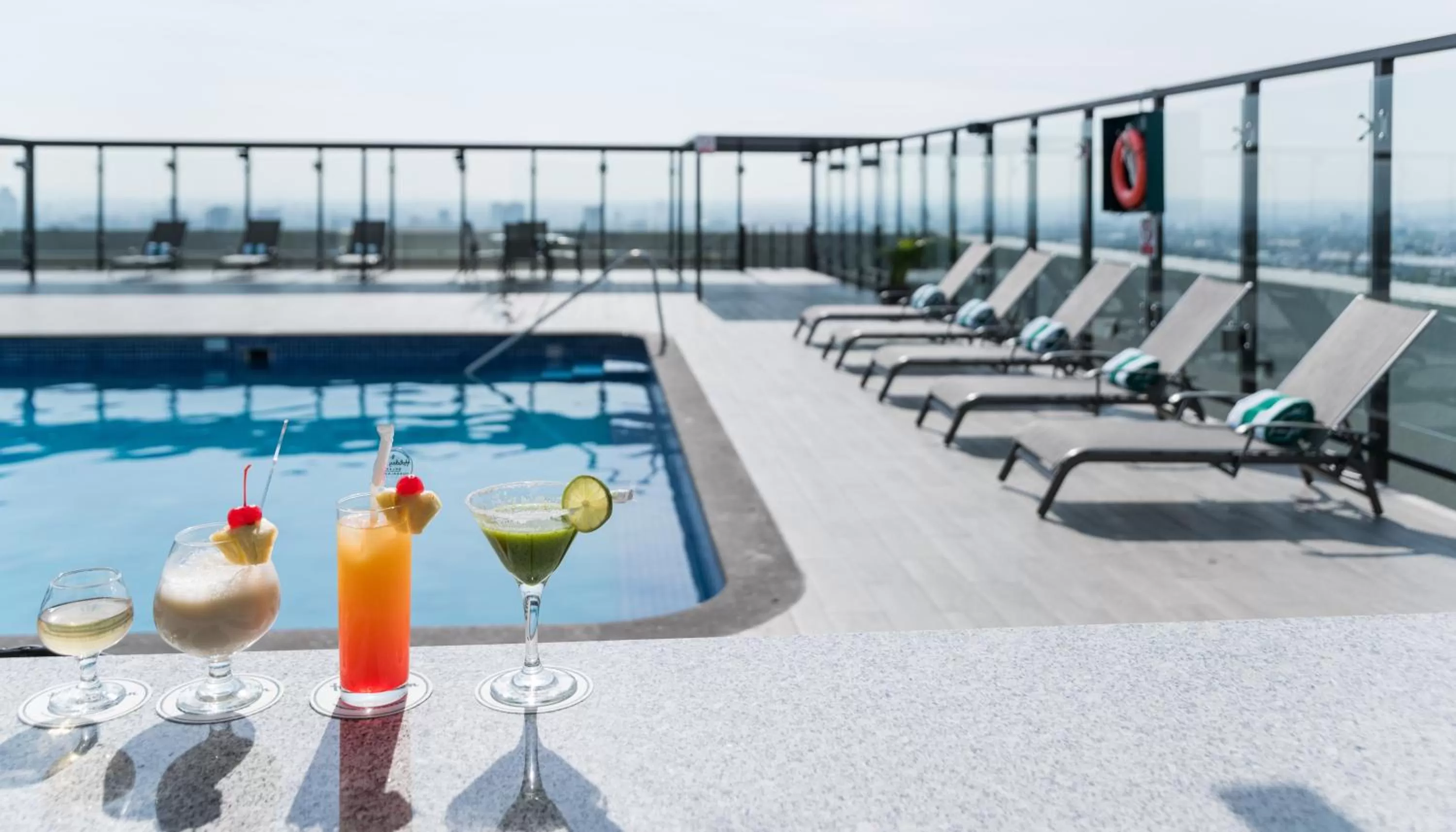 Swimming pool in Holiday Inn Guadalajara Select by IHG