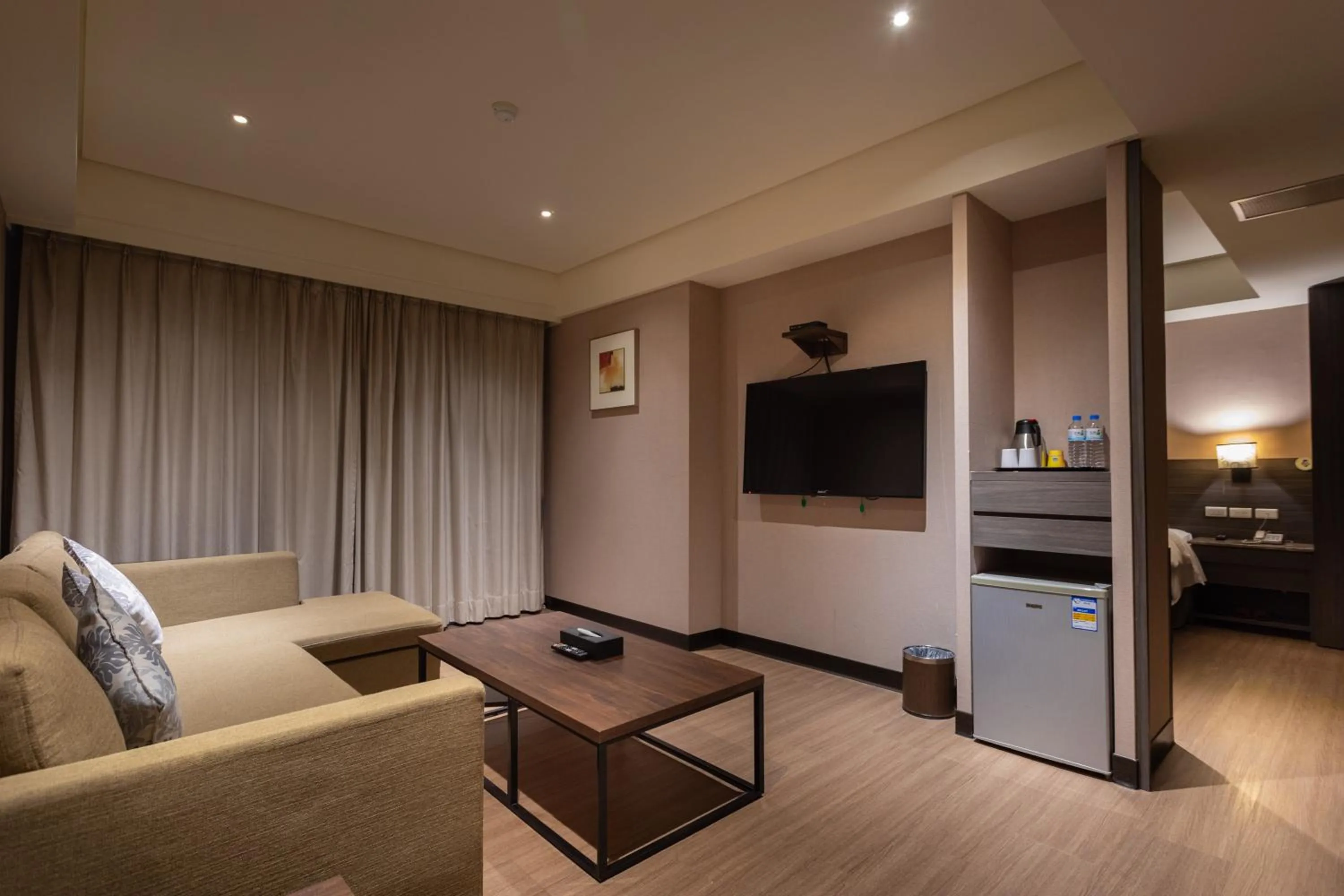 TV and multimedia in Royal Guest Hotel